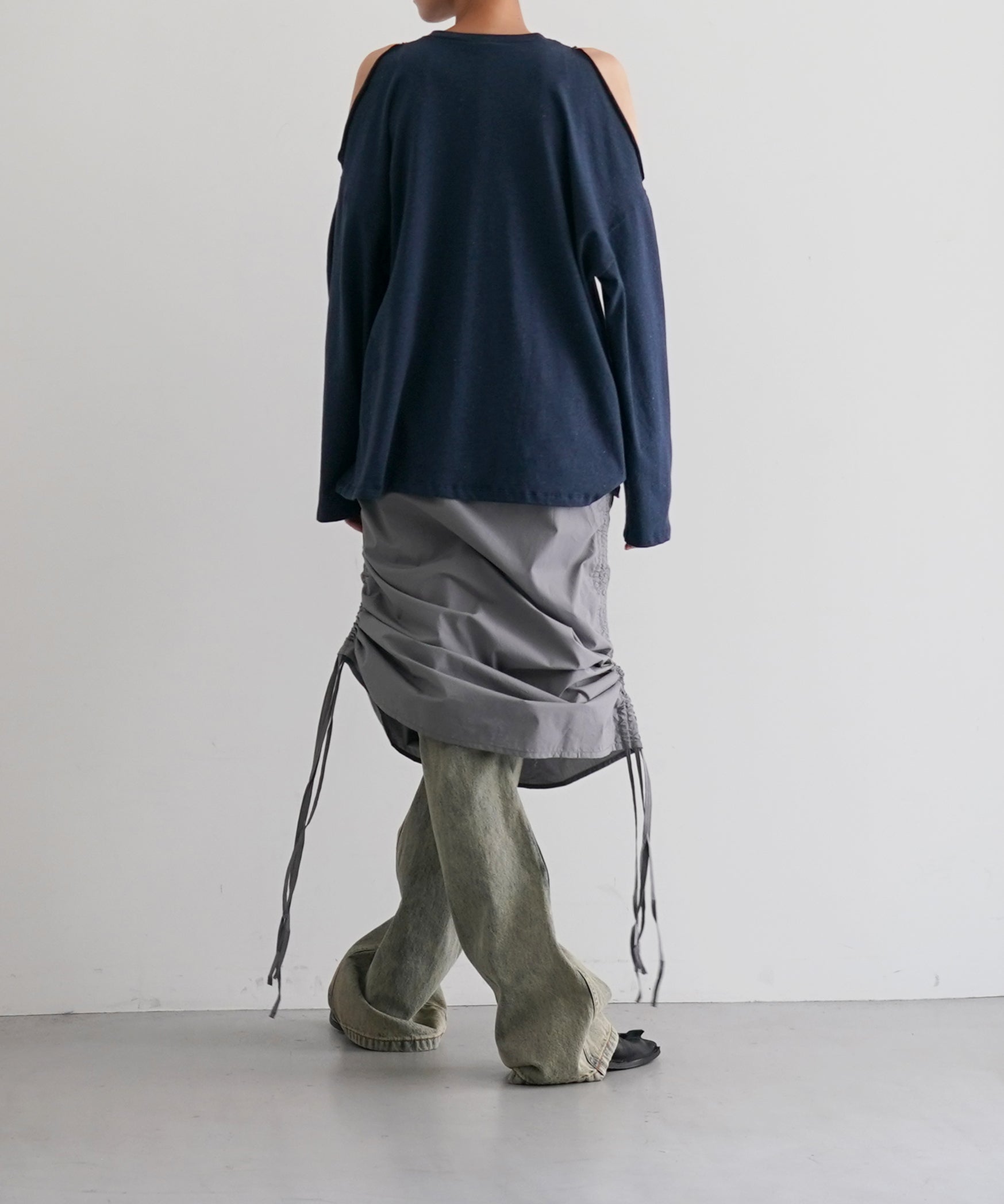Baserange Pictorial strap skirt "ZITI GREY"
