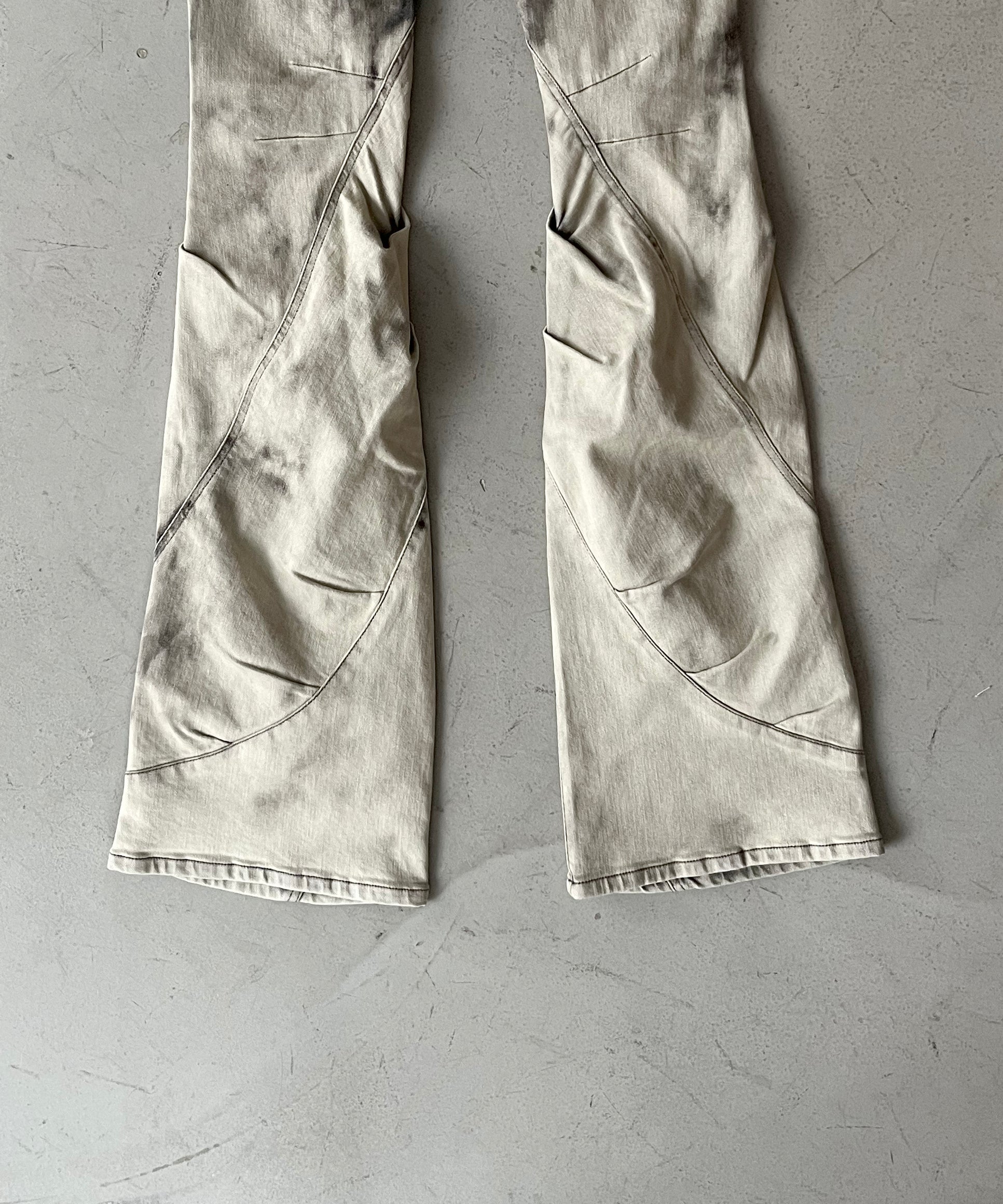 LOADINGROOM Draped flare jeans "SAND BLACK"
