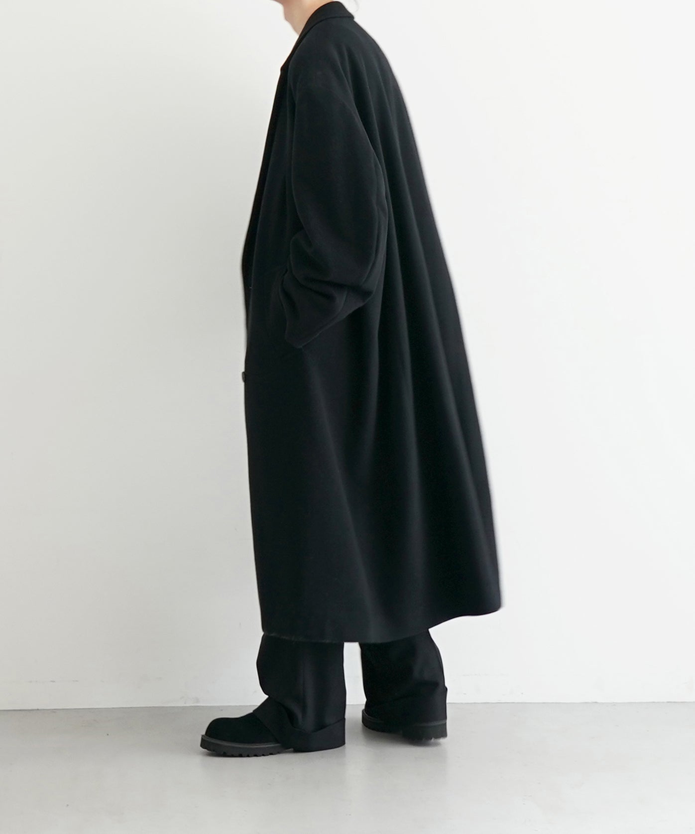 SOSHIOTUKI Draped dart wool cashmere chesterfield coat "BLACK"