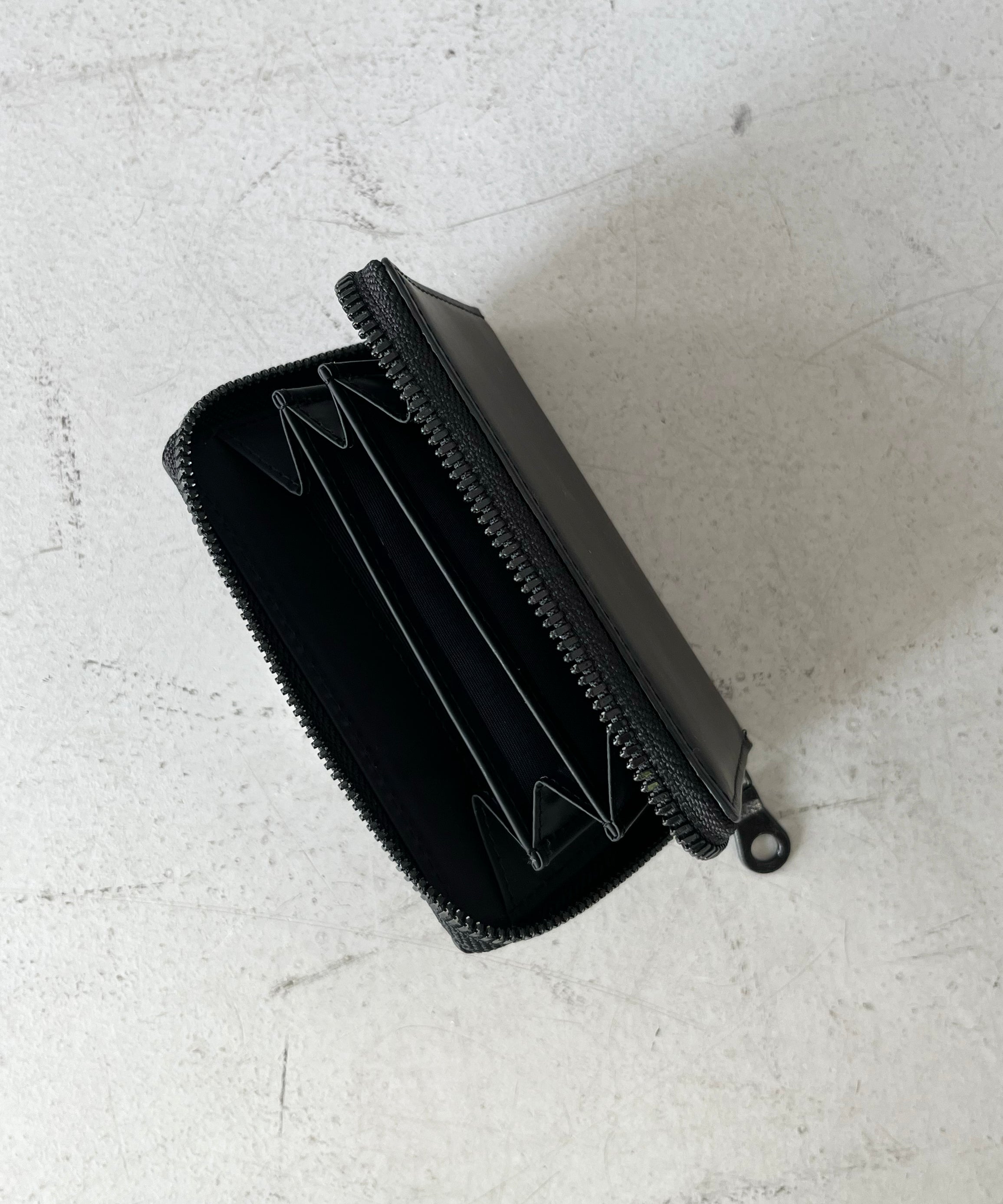 Mr.FEAST Round wallet "BLACK"