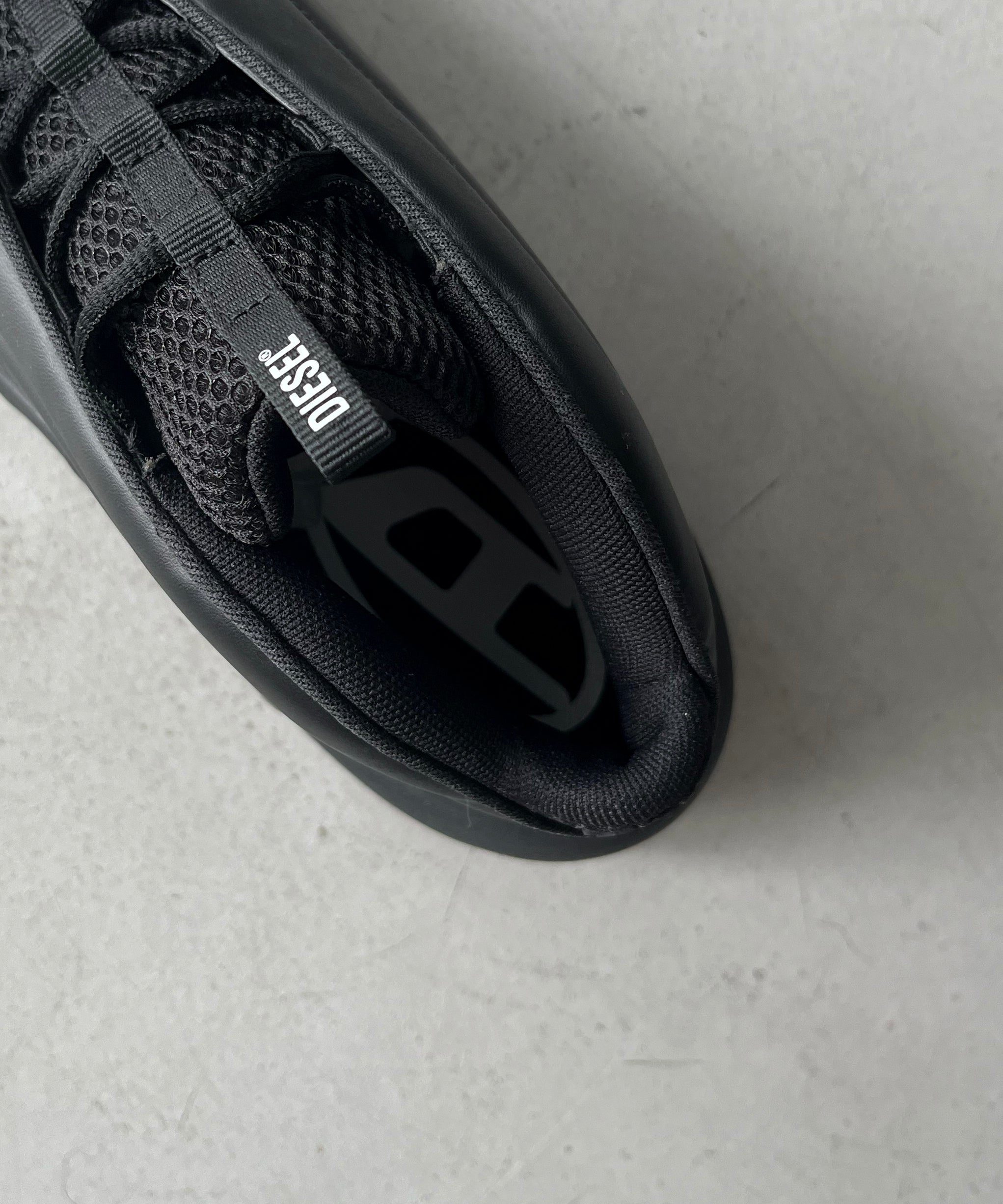 DIESEL S-d-runner x "BLACK"