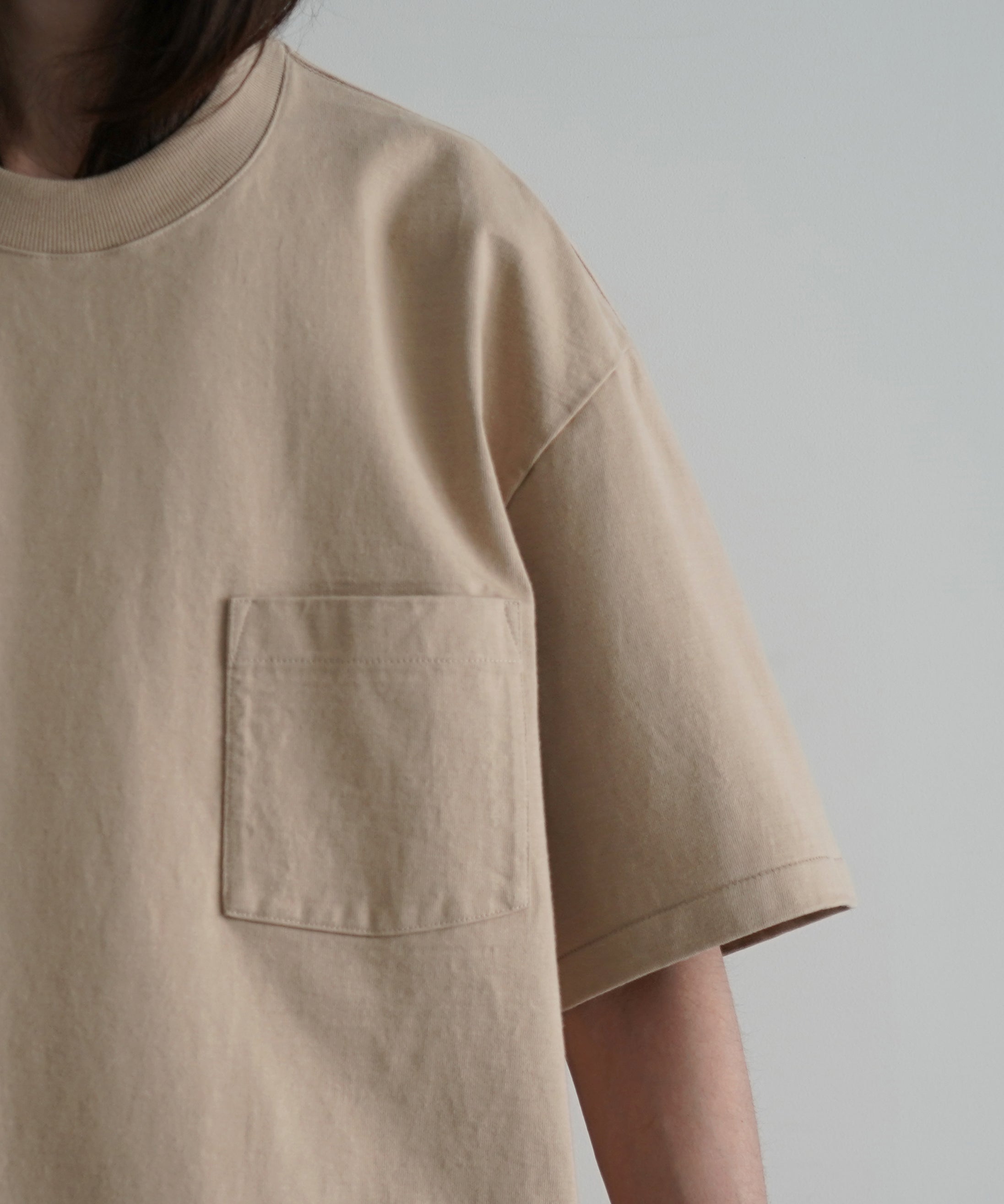 AURALEE Heavy weight pocket tee "LIGHT CAMEL"