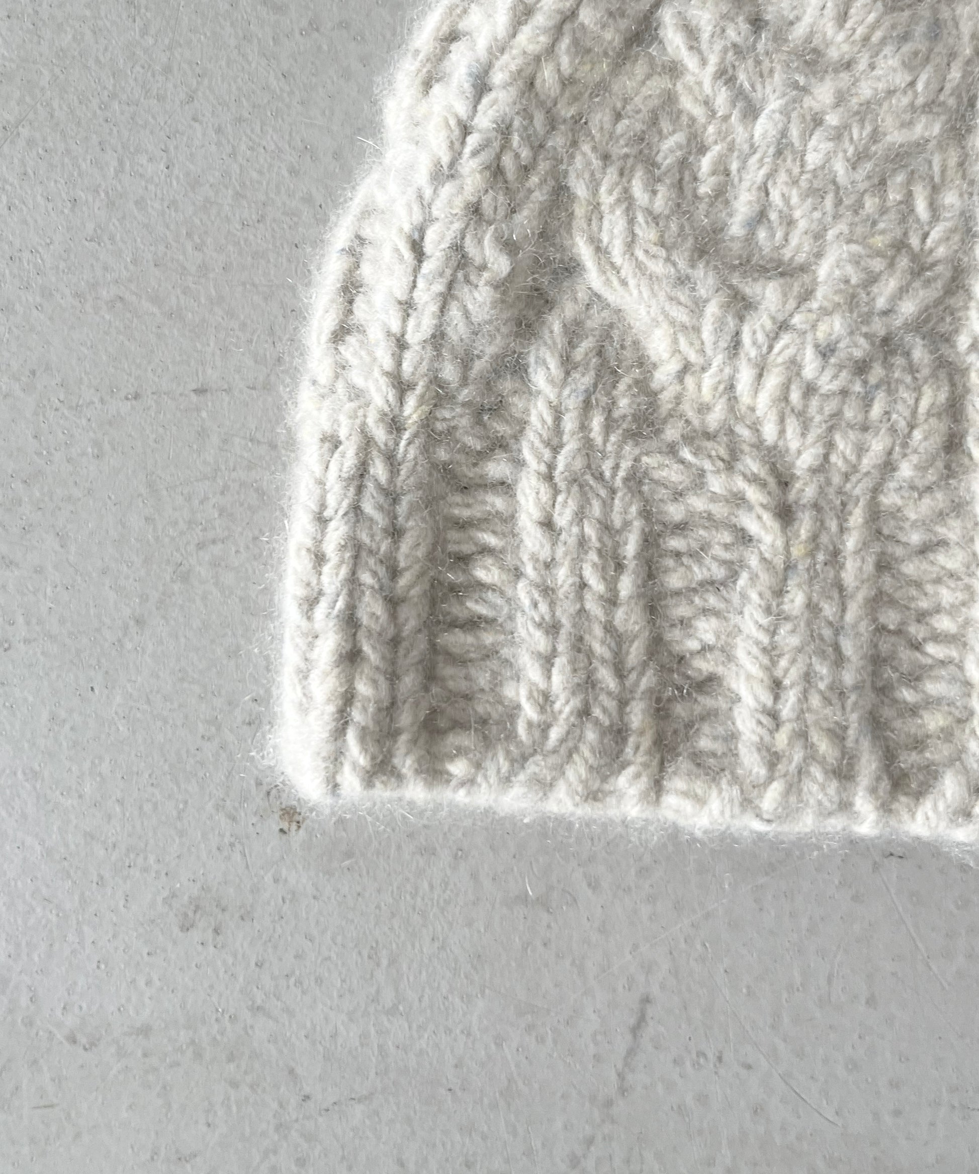 【EXCLUSIVE】crepuscule Cashmere knit cap "BEIGE"