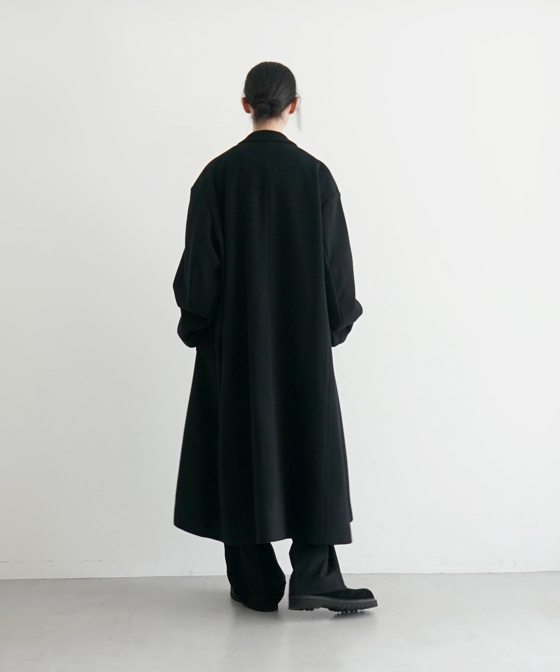SOSHIOTUKI Draped dart wool cashmere chesterfield coat "BLACK"