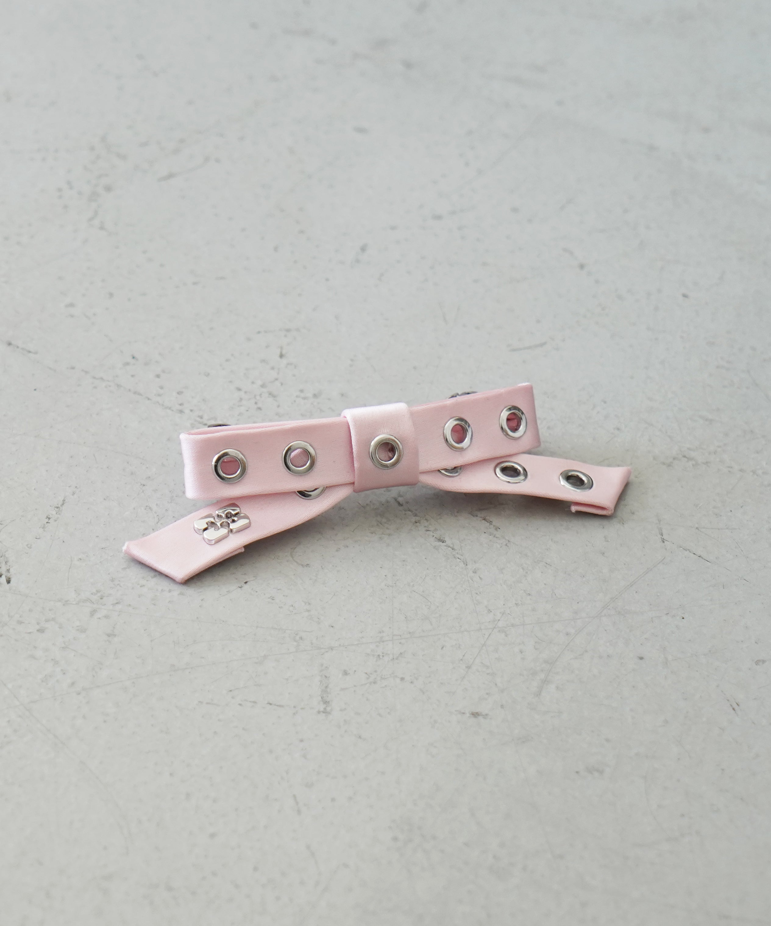 GANNI Eyelet bow barrette satin "BLACK"