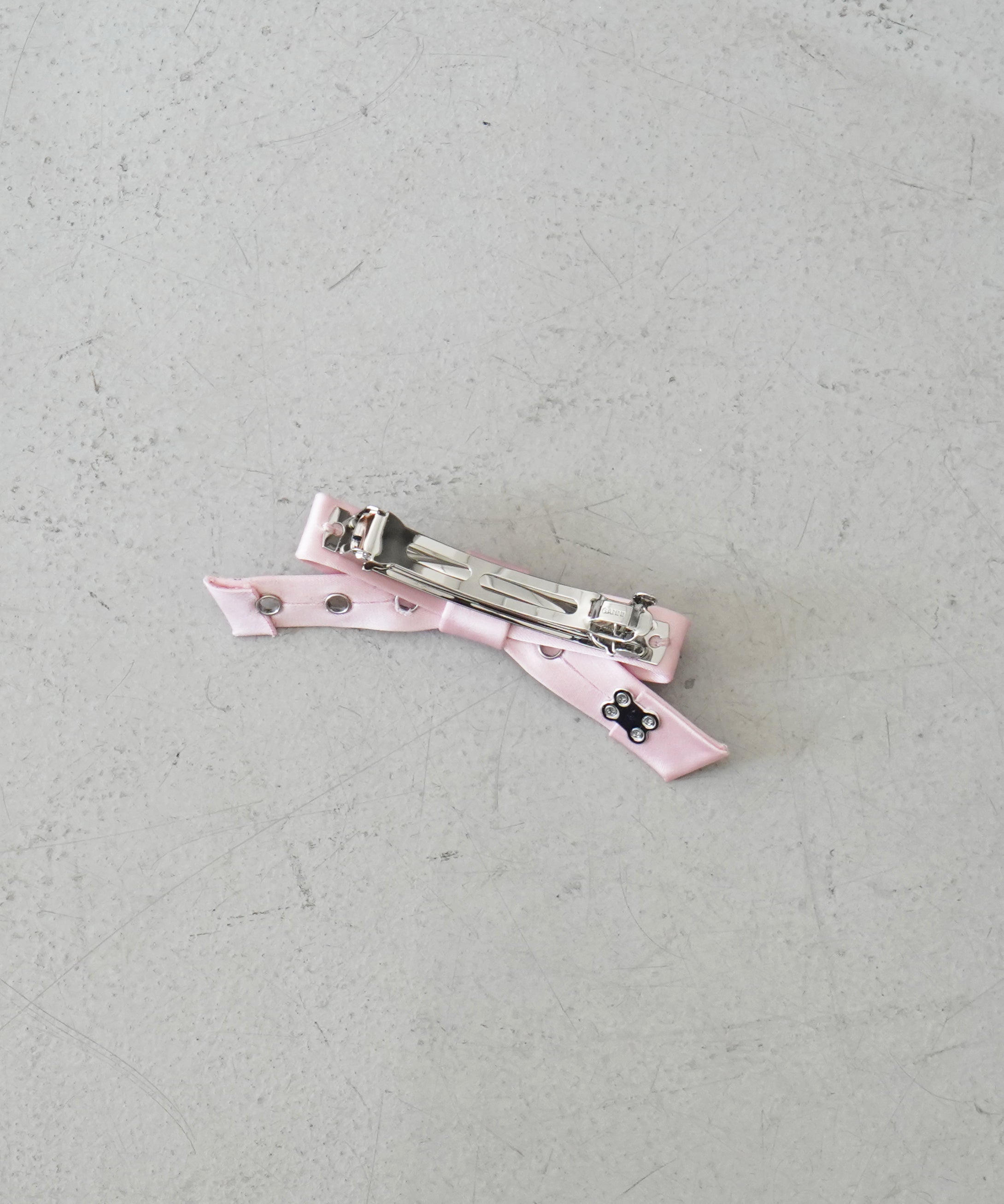 GANNI Eyelet bow barrette satin "CHALKPINK"