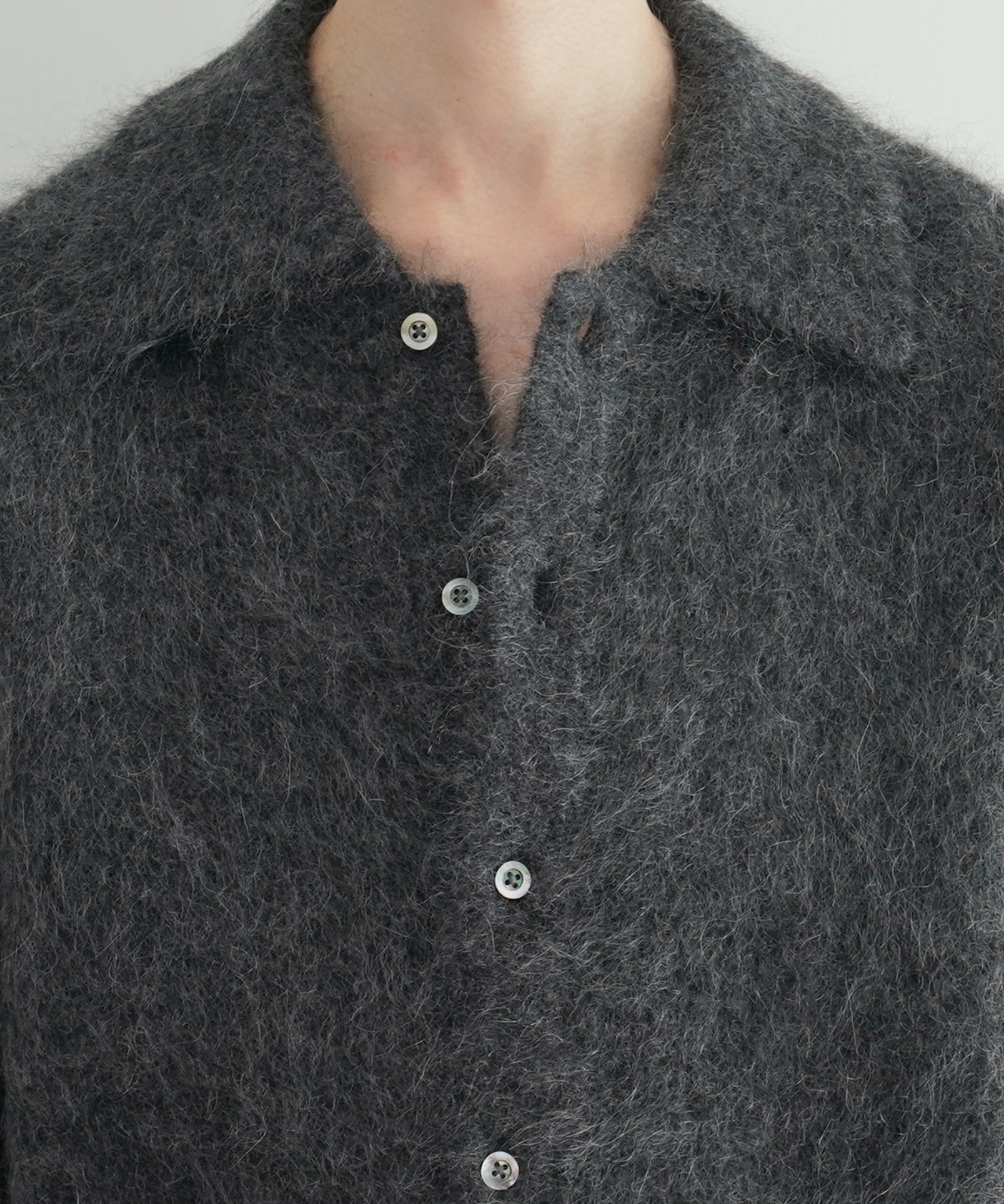 【EXCLUSIVE】crepuscule Mohair polo cardigan "C.GRAY"