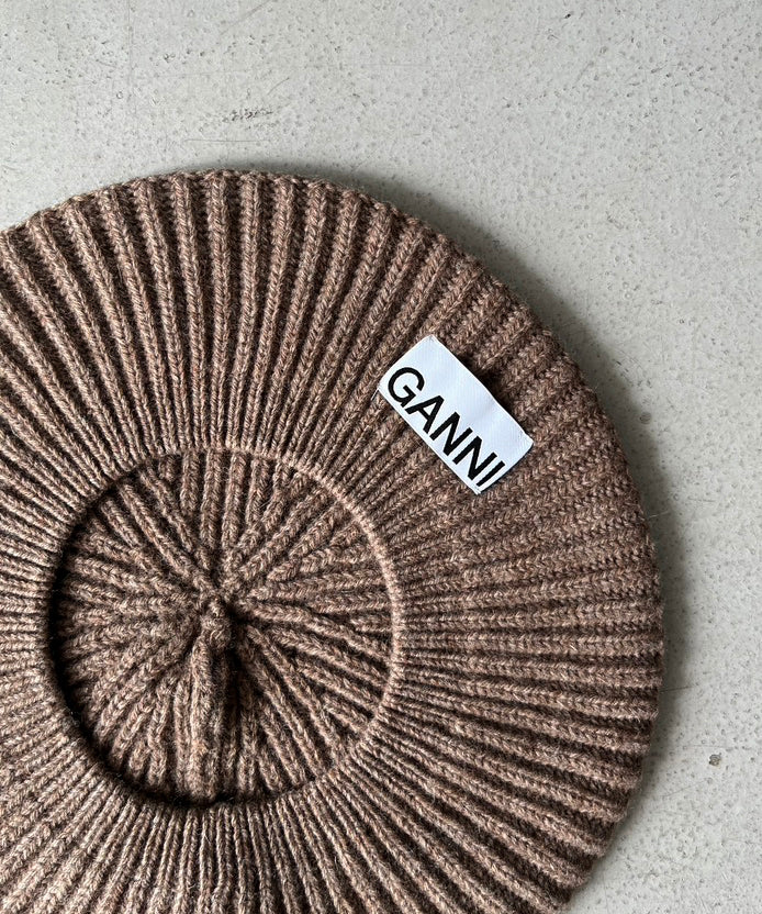 GANNI Structured rib beret "TIGER'S EYE"