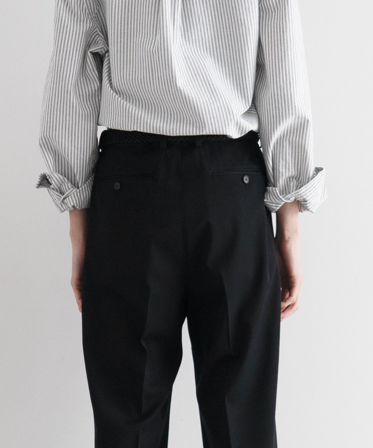 AURALEE Light wool max gabardine two-tuck slacks "TOP BLACK"