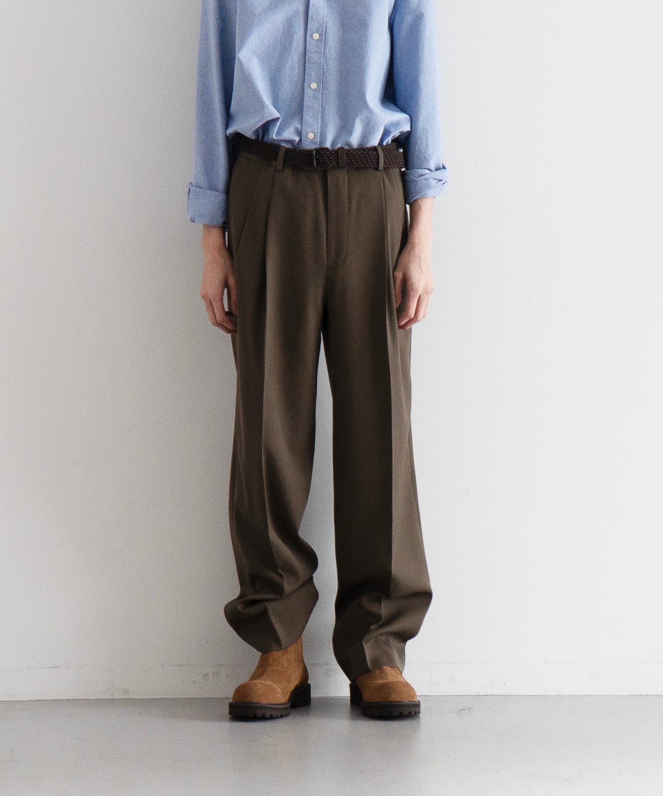 AURALEE【オーラリー】Light wool max gabardine two-tuck slacks