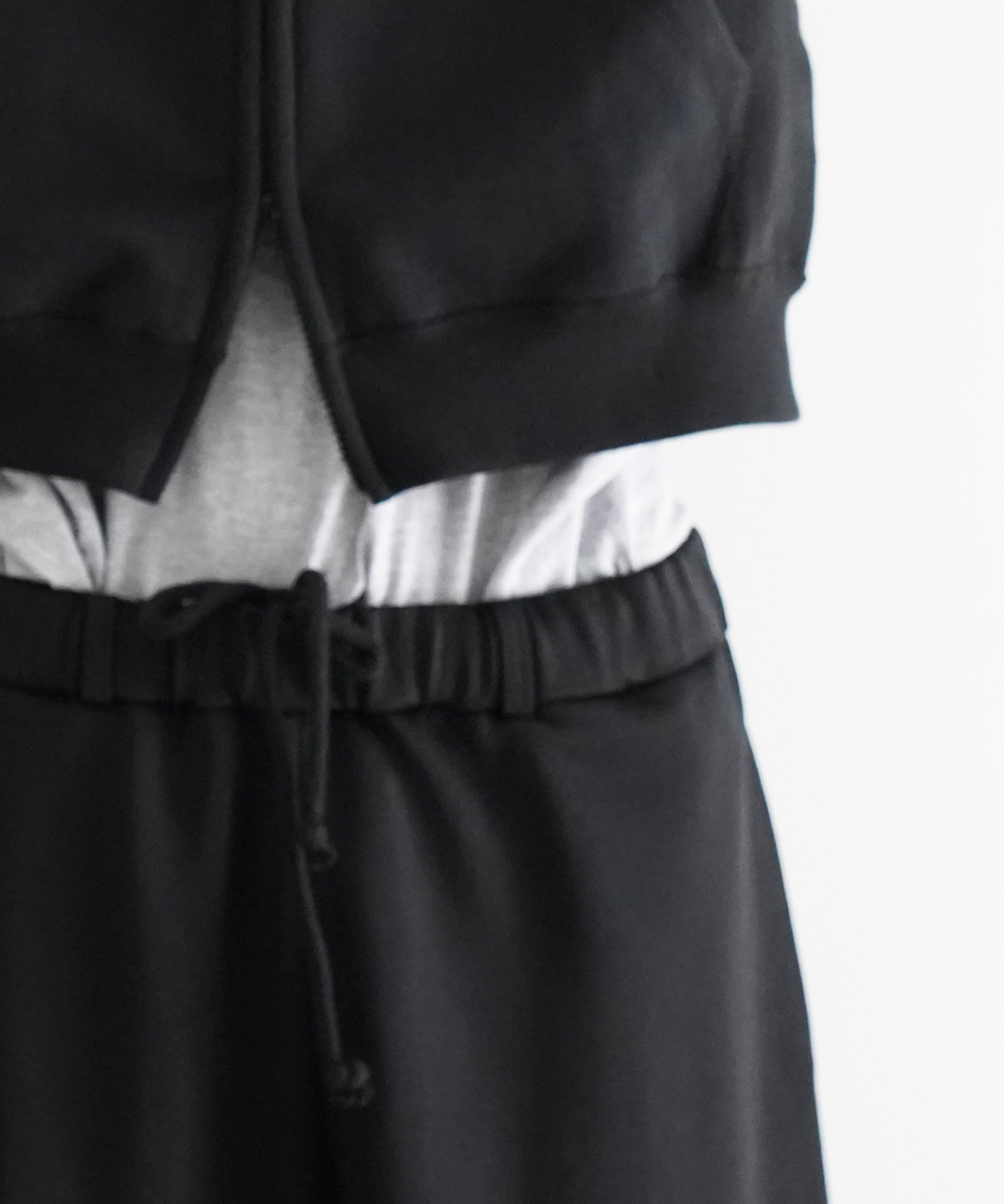 REVERBERATE Track pants "BLACK"