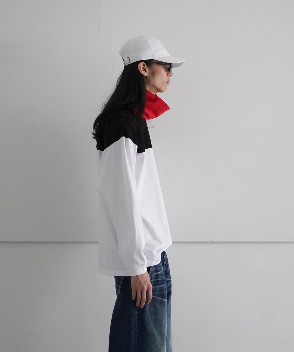 PHINGERIN PANEL NECK L/S TEE "A:WHITE X RED"