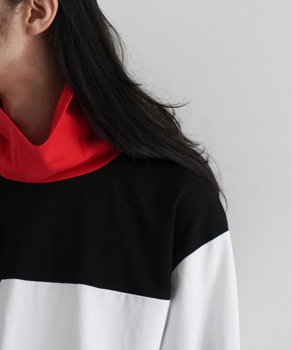 PHINGERIN PANEL NECK L/S TEE "A:WHITE X RED"