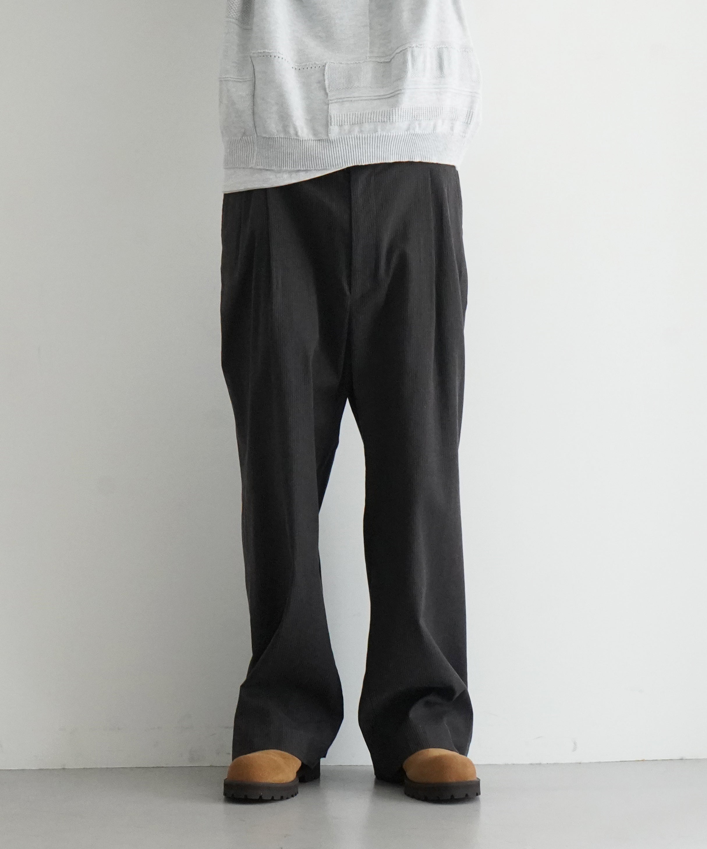 WHOWHAT 2tuck trousers "BLACK × PINK"
