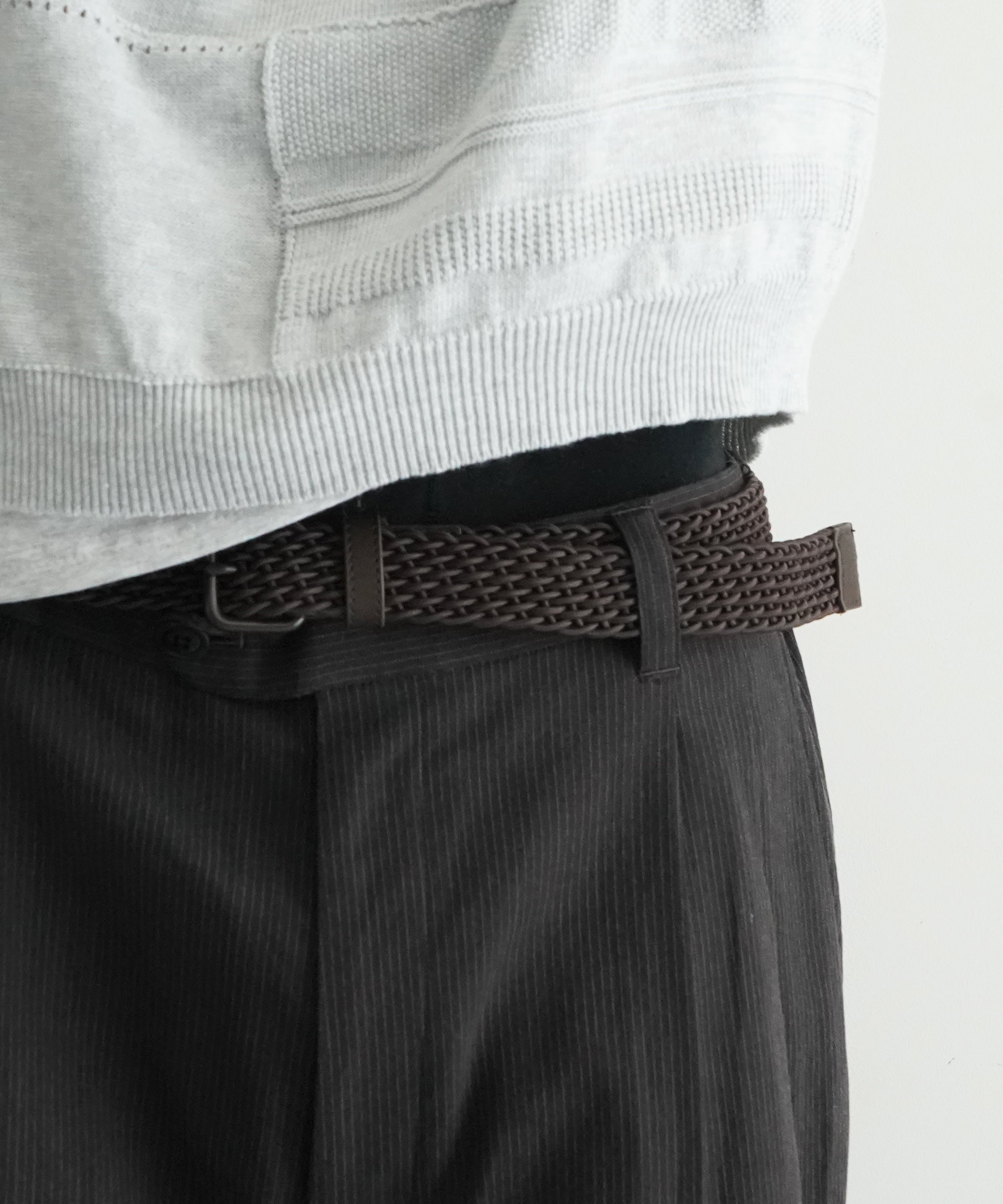 WHOWHAT 2tuck trousers "BLACK × PINK"