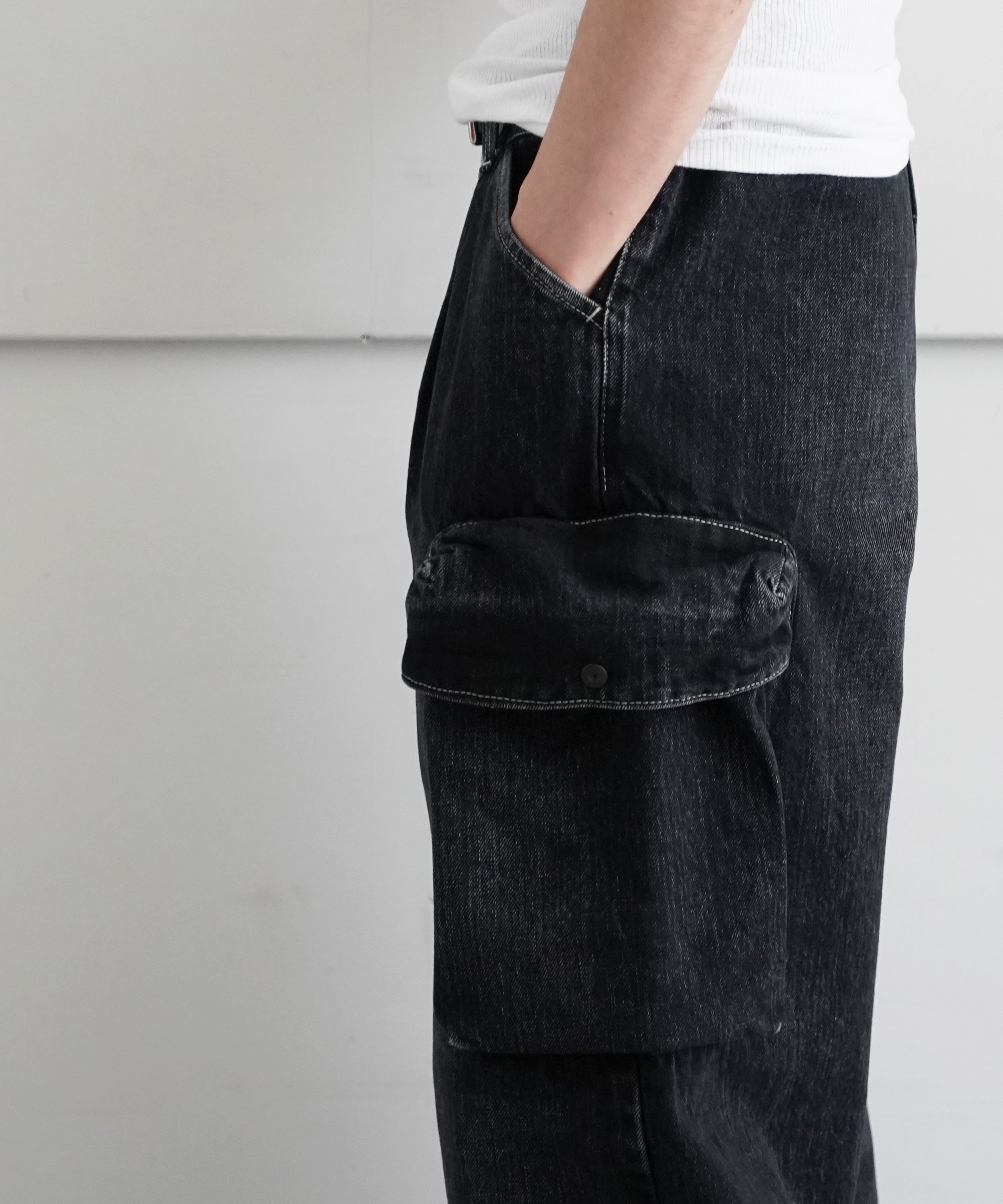 WHOWHAT Selvedge denim cargo pants "BLACK"