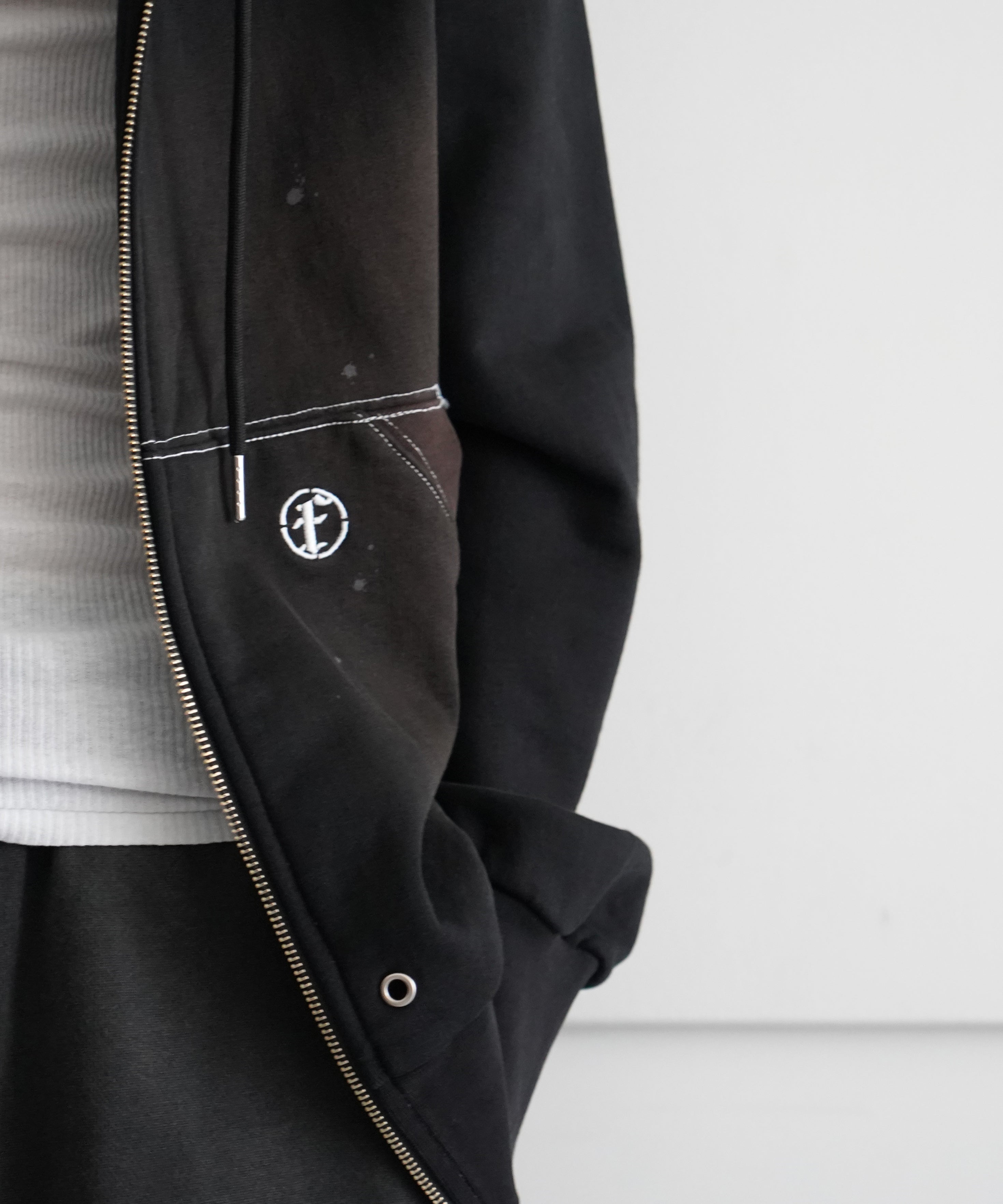 FAKE AS FLOWERS Aged zip up hoodie "BLACK"