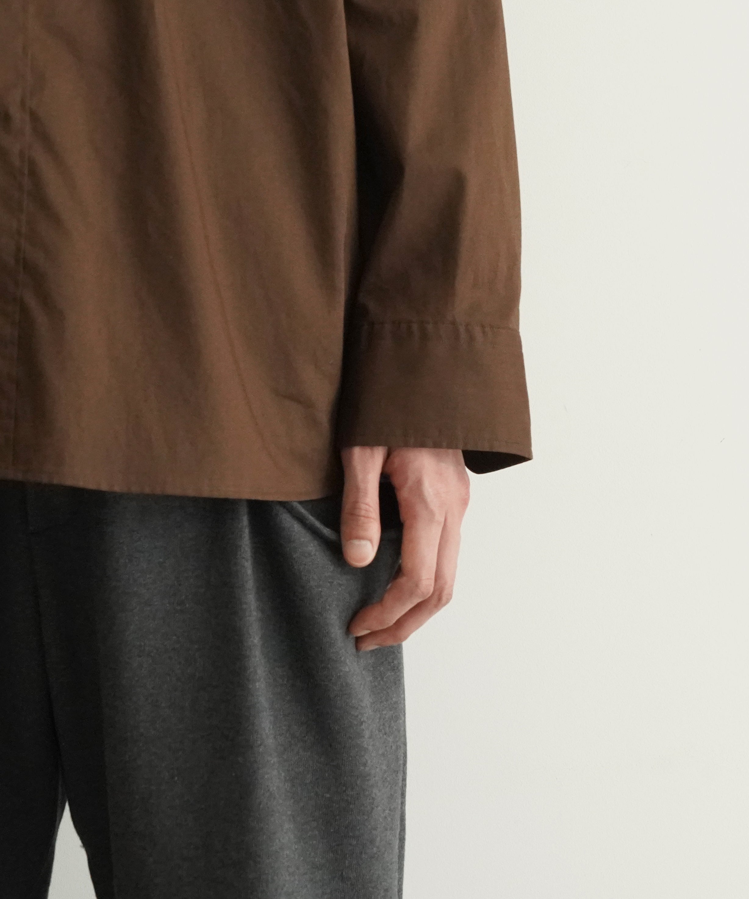AURALEE Washed finx typewriter button down shirt "DARK BROWN"