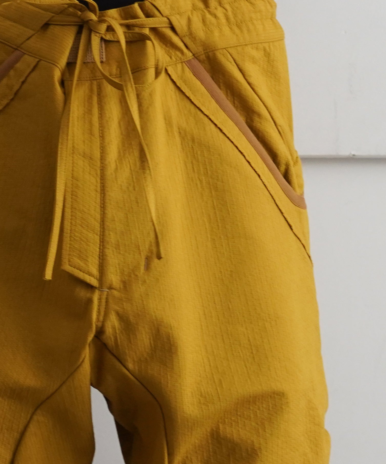 JIAN YE Hydra pants "MUSTARD"