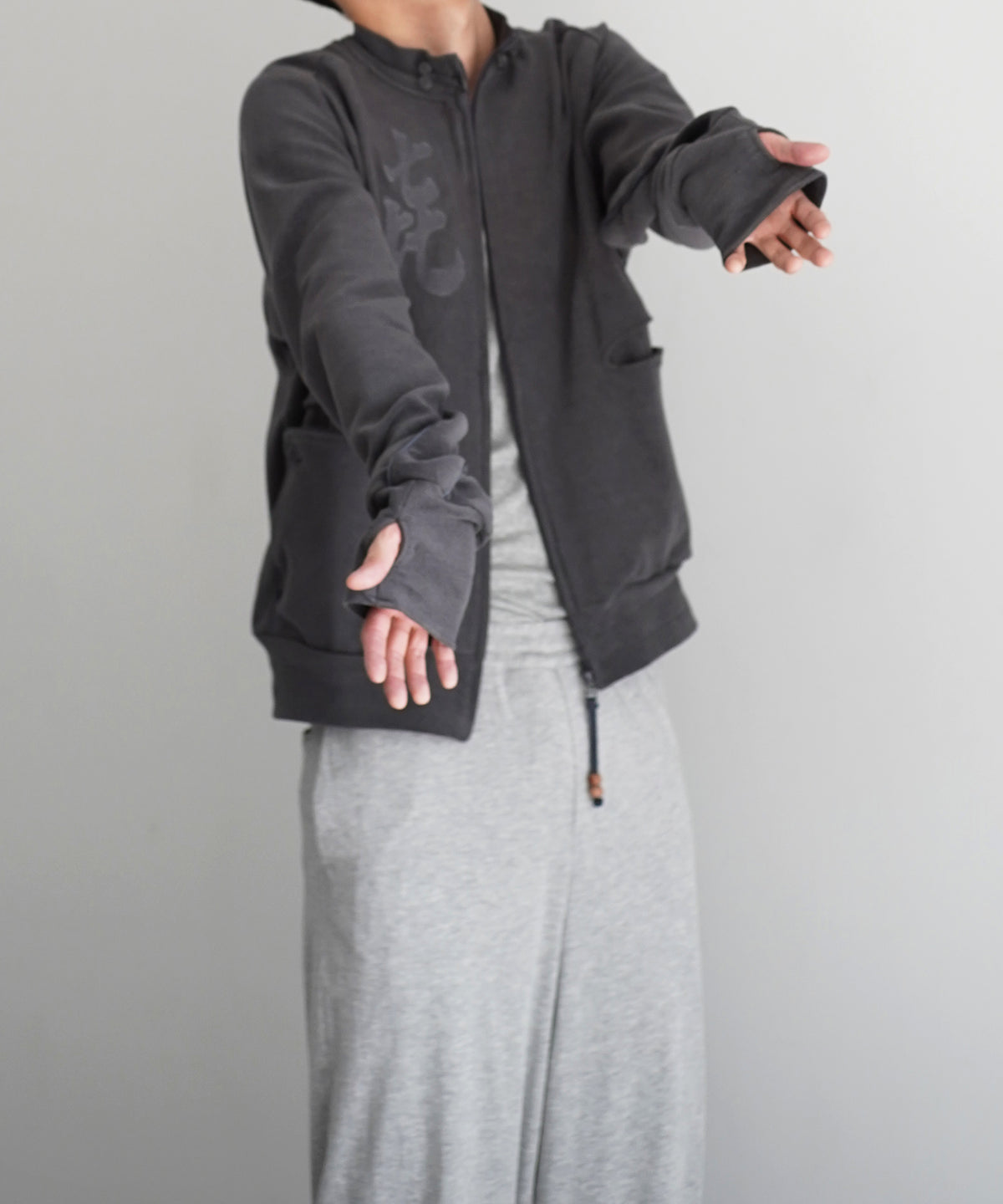 JIAN YE Kaixin 七七七 jersey "CHARCOAL"