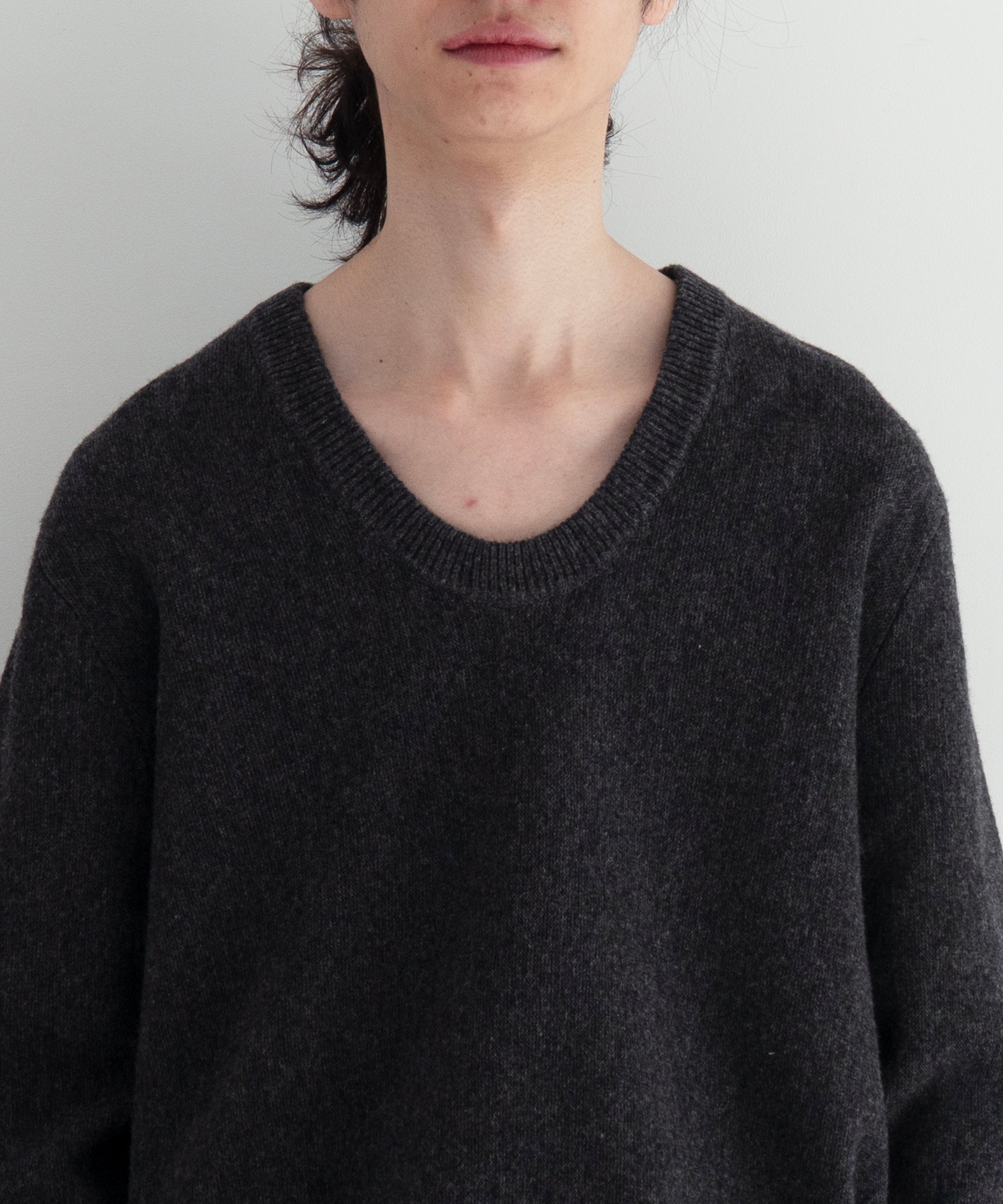 LINDER SPORT Thin u-neck "CHARCOAL"