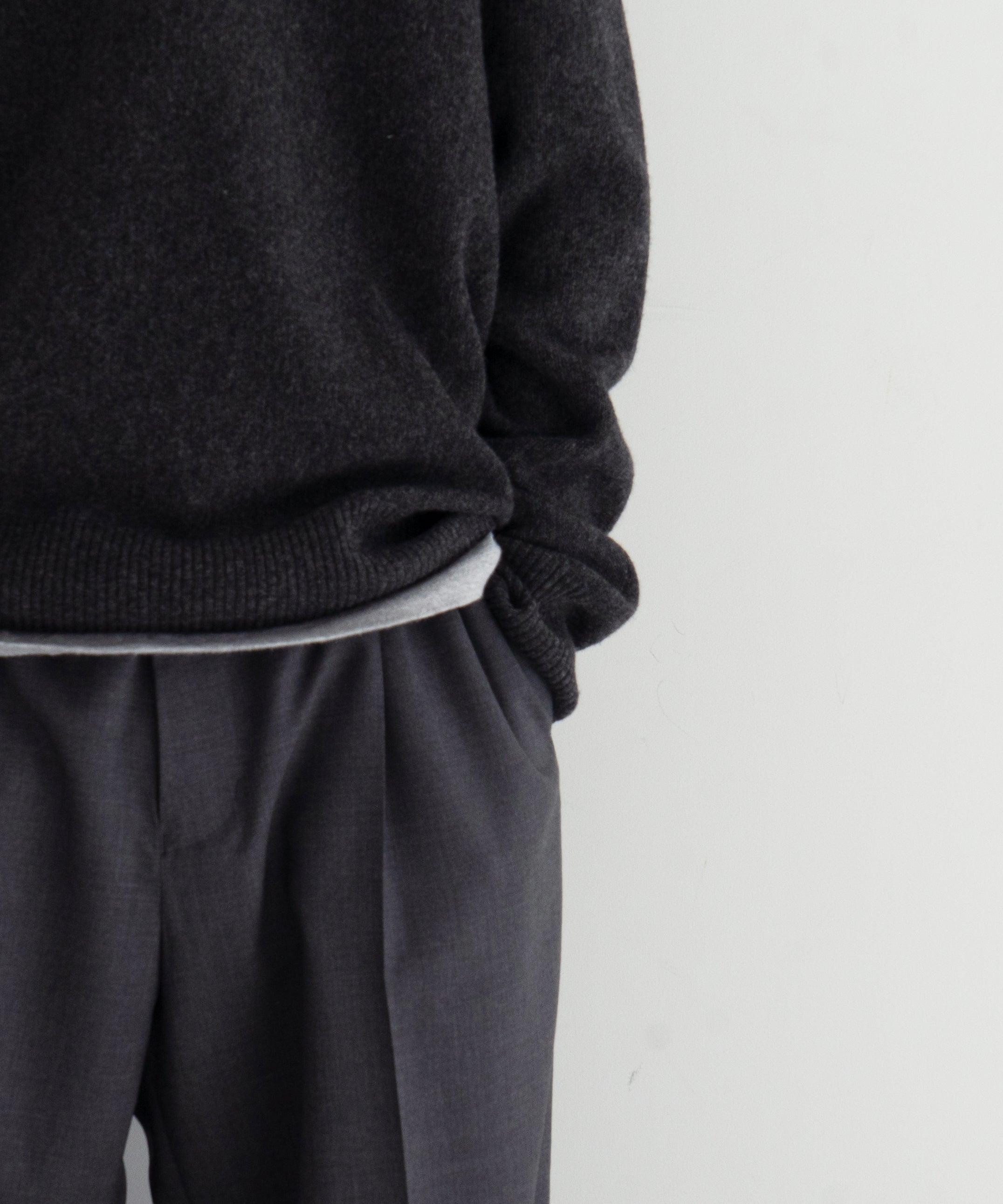 LINDER SPORT Thin u-neck "CHARCOAL"