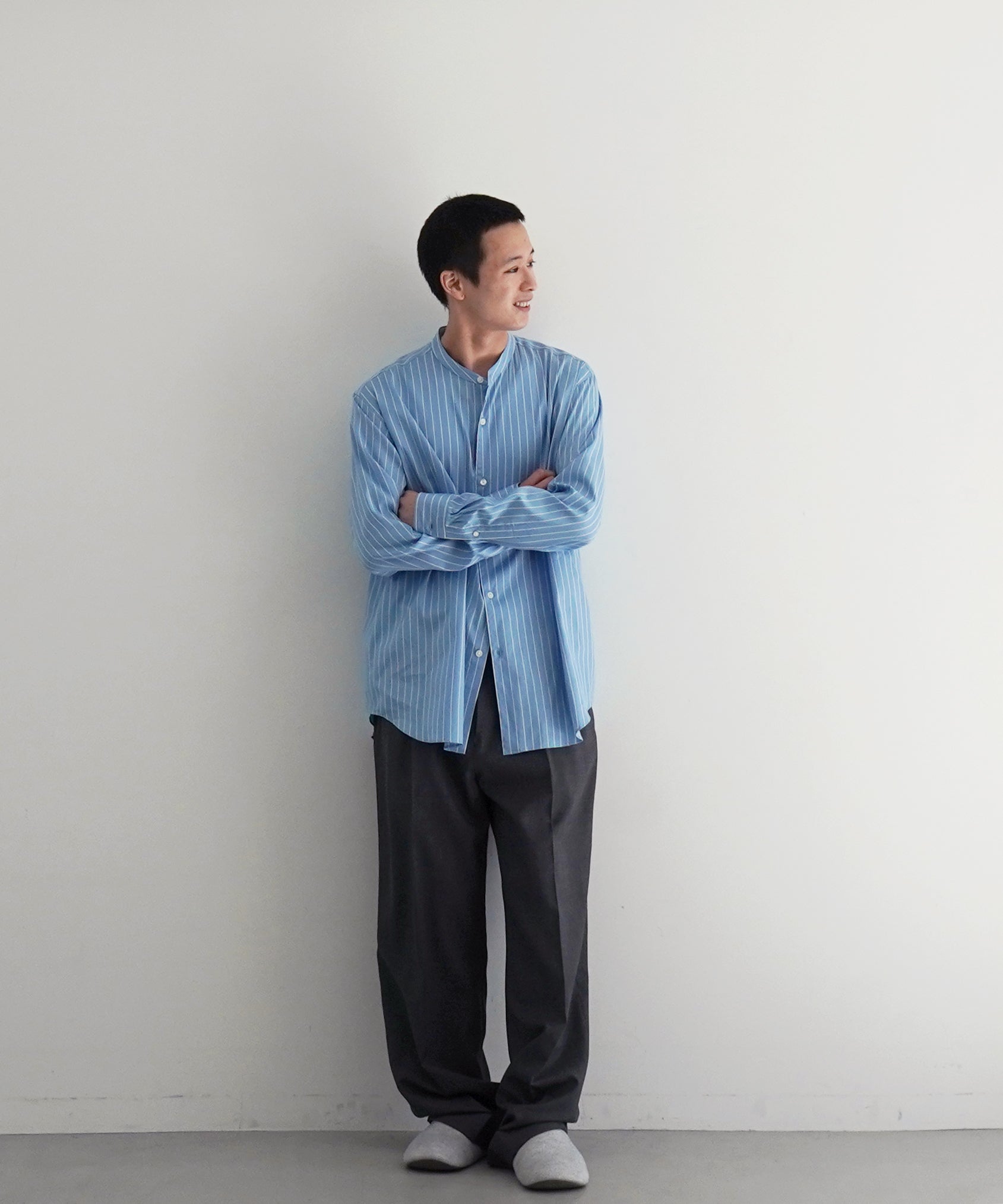 AURALEE Cotton silk stripe stand collar shirt "SAX BLUE STRIPE"