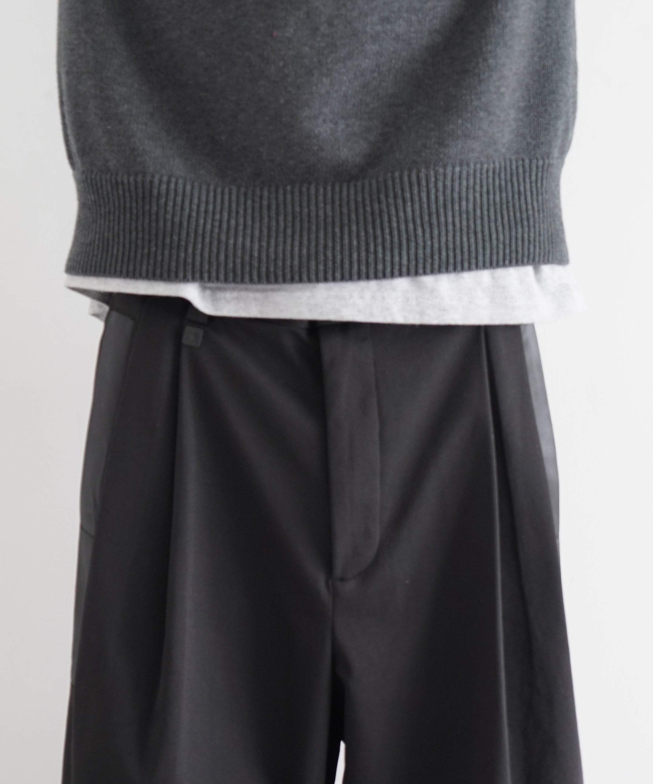 Fax Copy Express City night satin double-pleats pants "BLACK" M