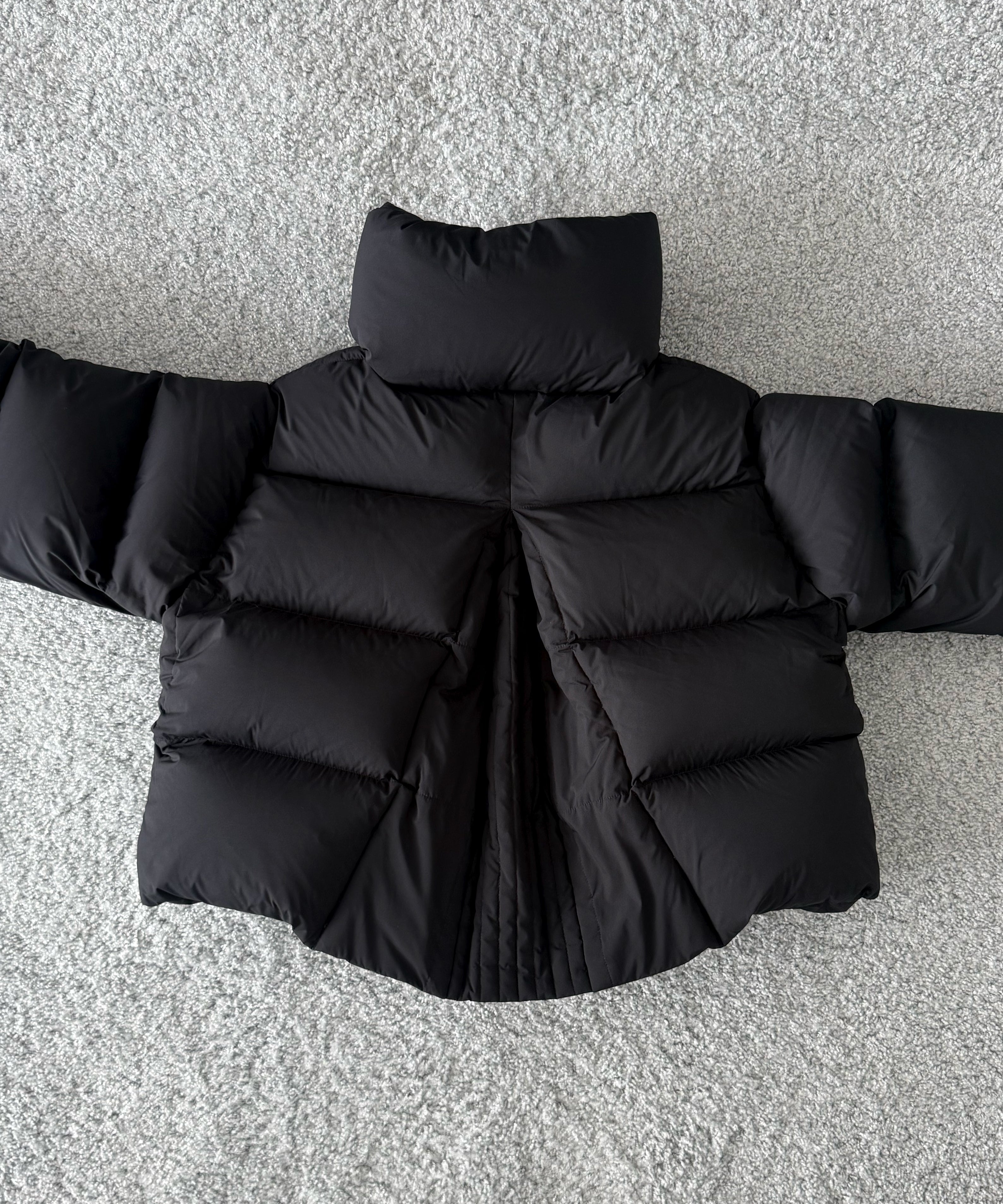 FAX COPY EXPRESS Cropped Roll-neck Puffer "BLACK"