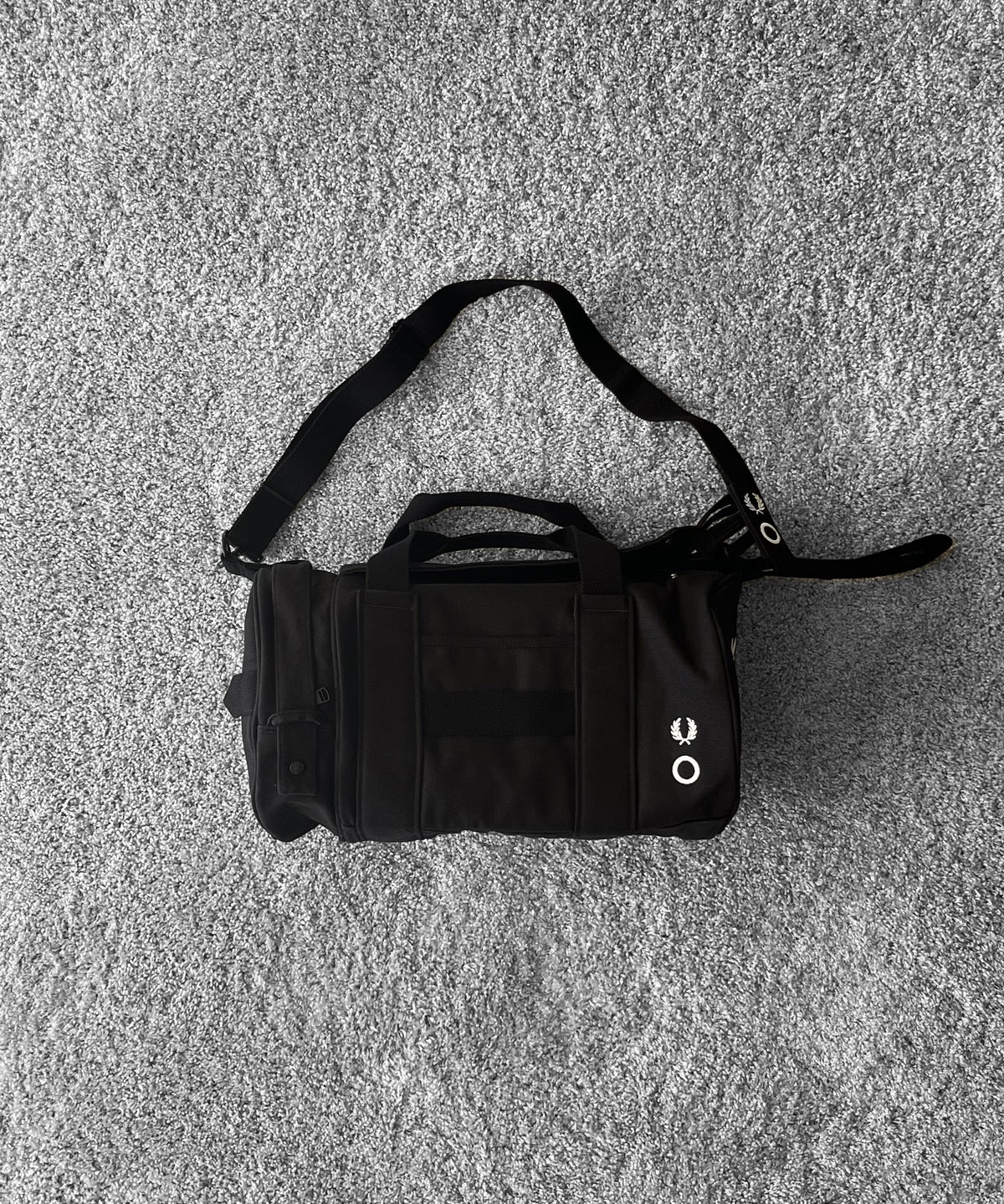 FRED PERRY Craig green barrel bag “BLACK”