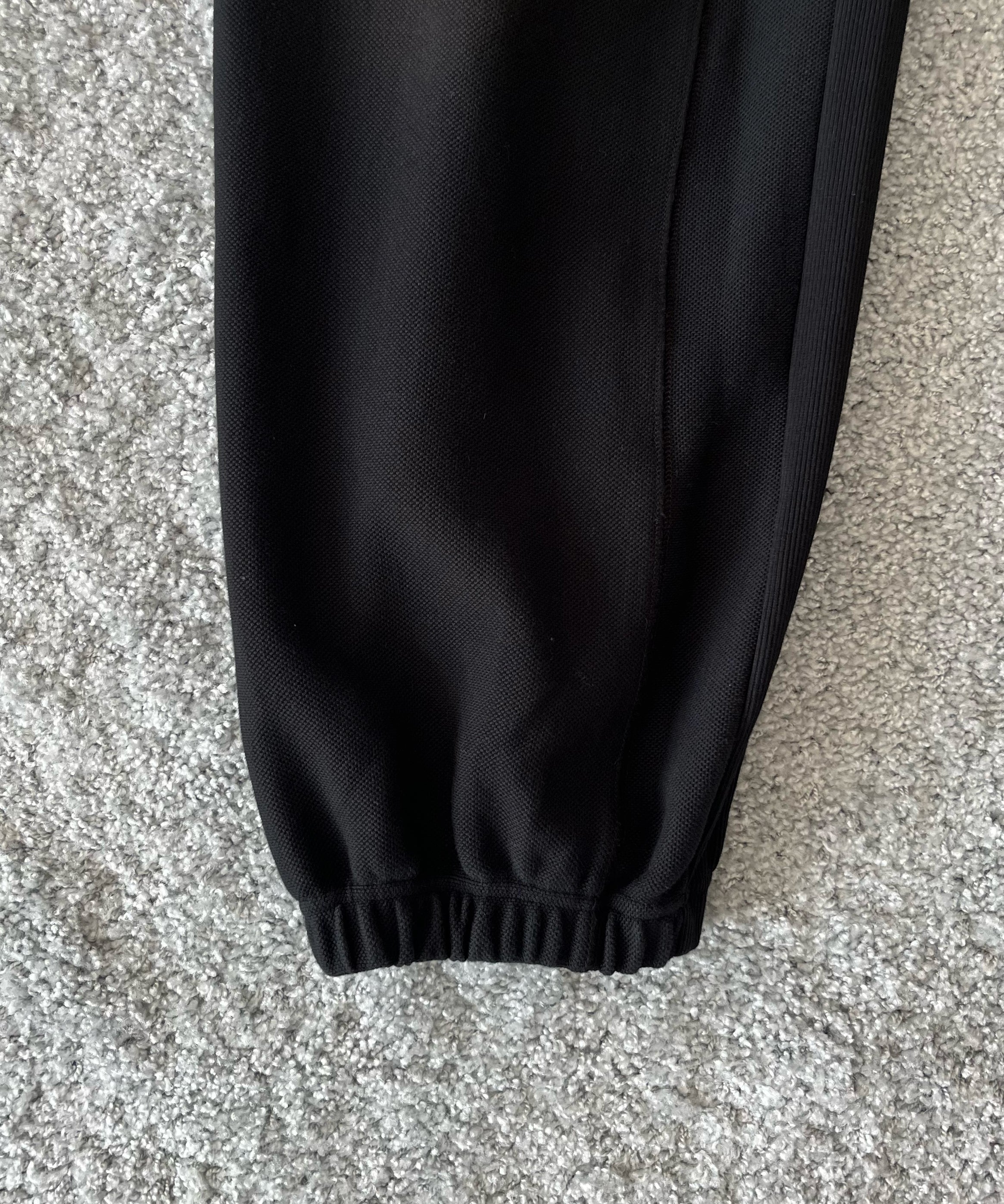 JIAN YE Guai sweat pants "BLACK"