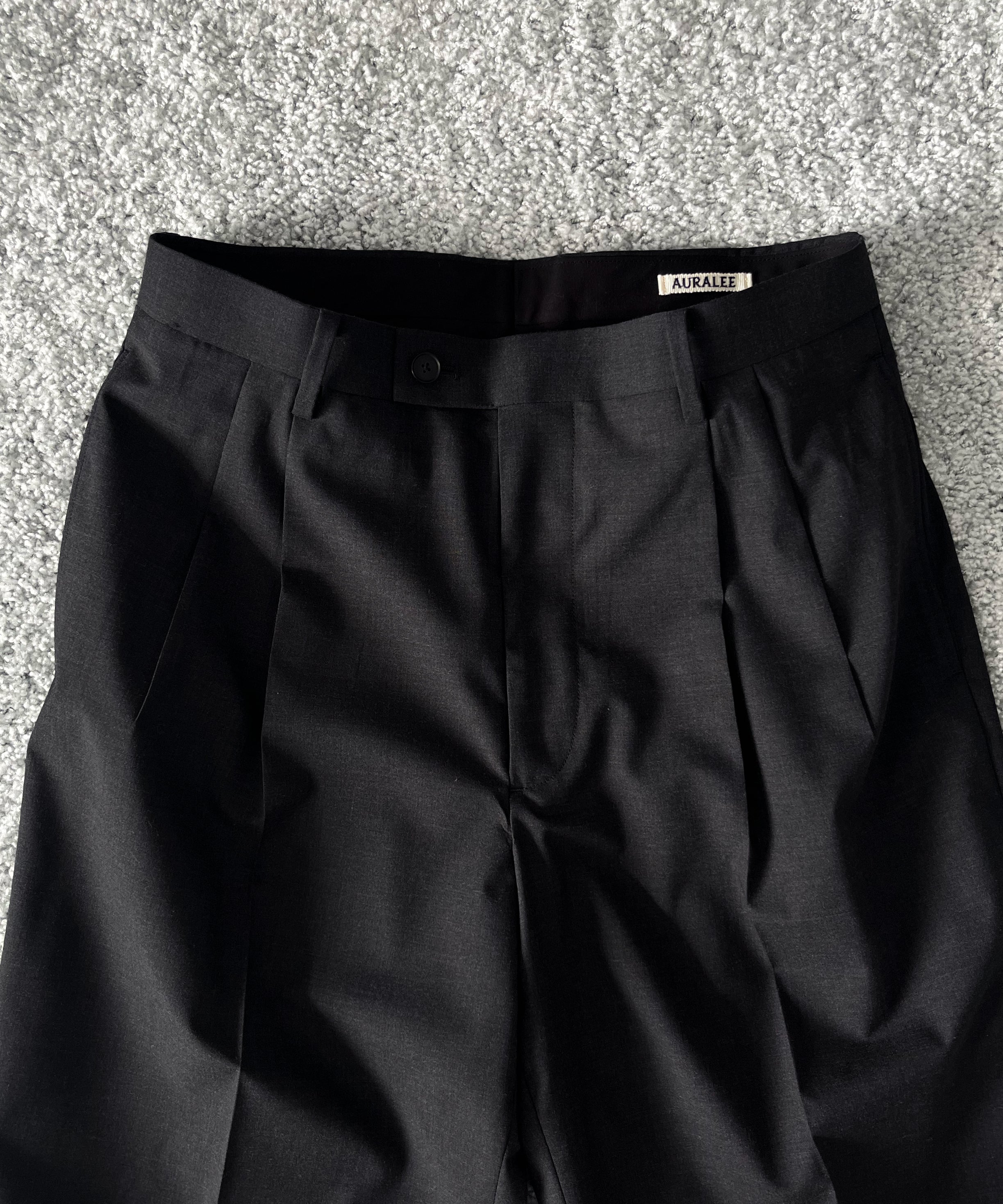 AURALEE Ultra fine tropical wool two-tuck slacks "TOP CHARCOAL"