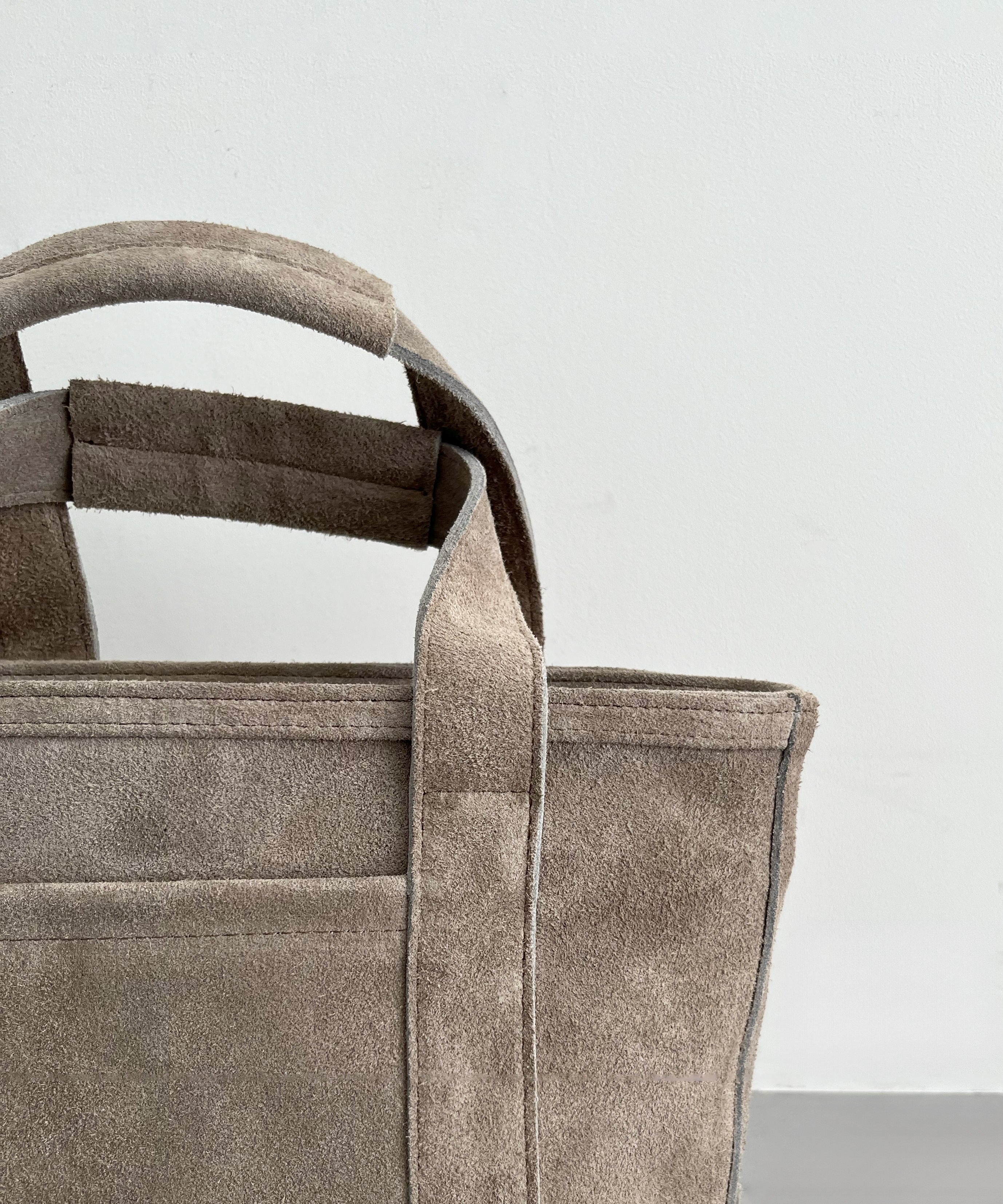 KAIKO Suede hand bag "SAND"
