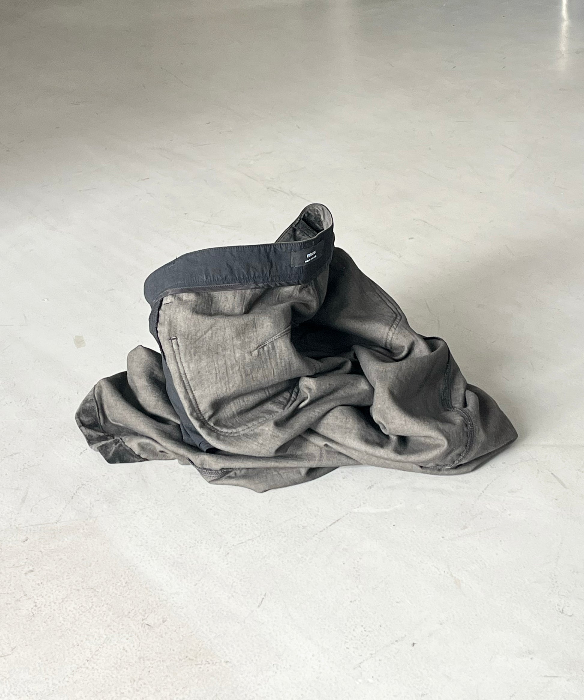 ensou. Derby pants "SUMI-DYED BLACK"