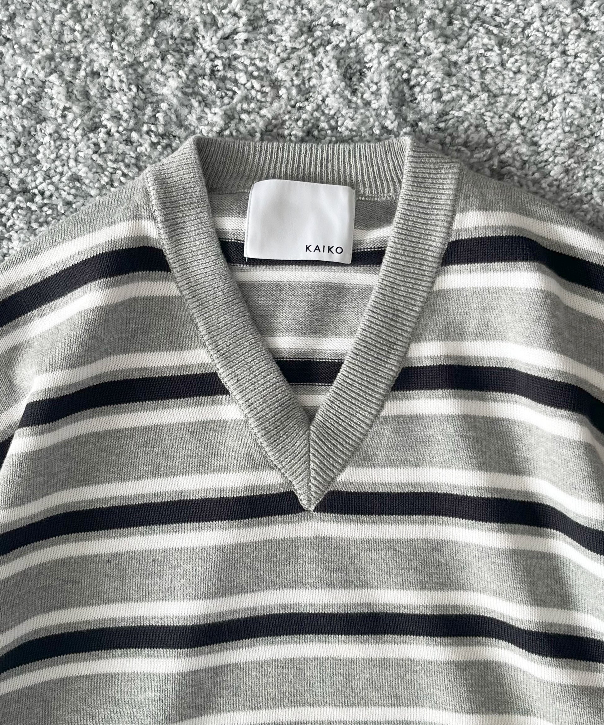 KAIKO Border v neck sweater "FIGURE2"