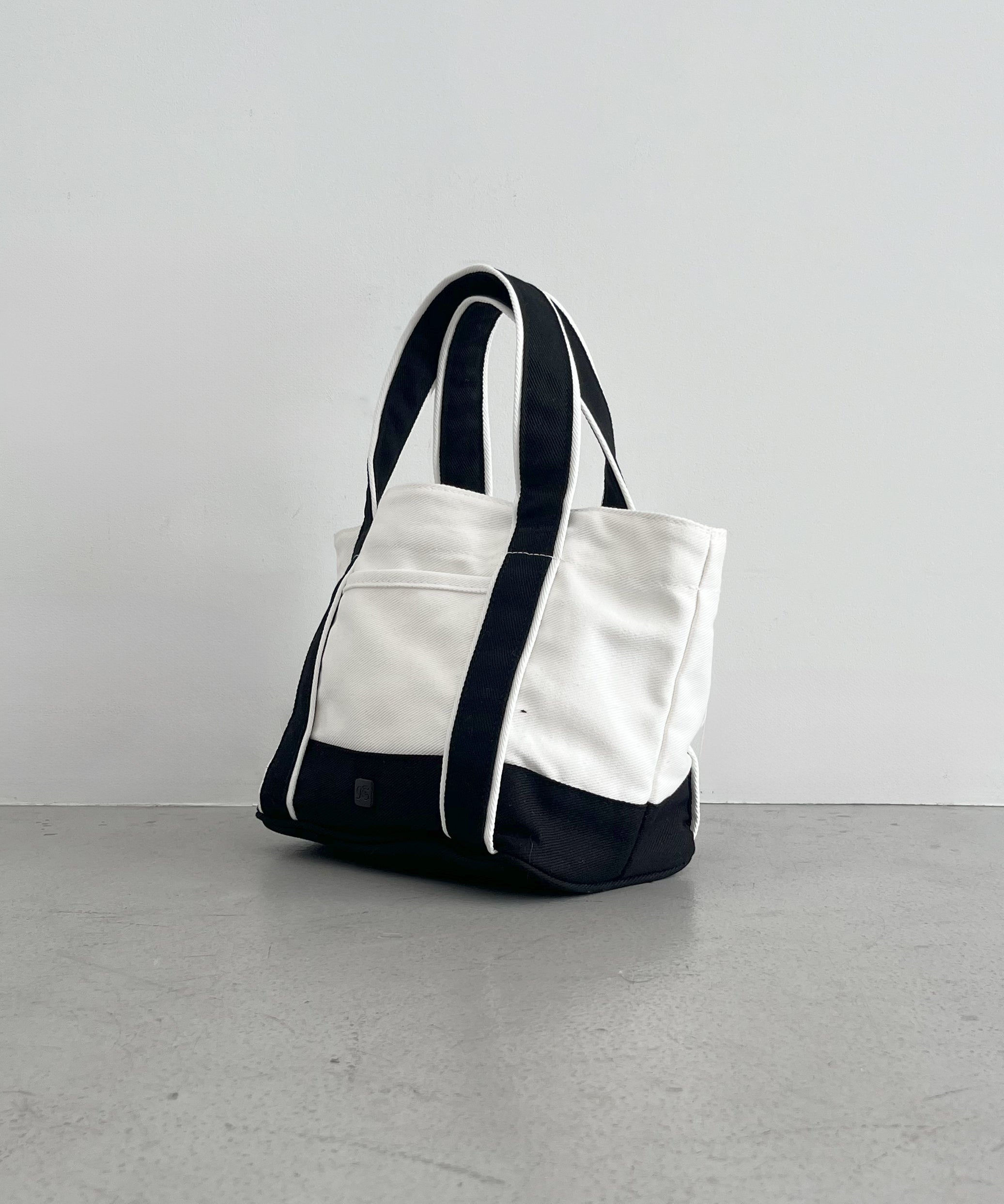 Fax Copy Express Studio contour line tote "WHITE"
