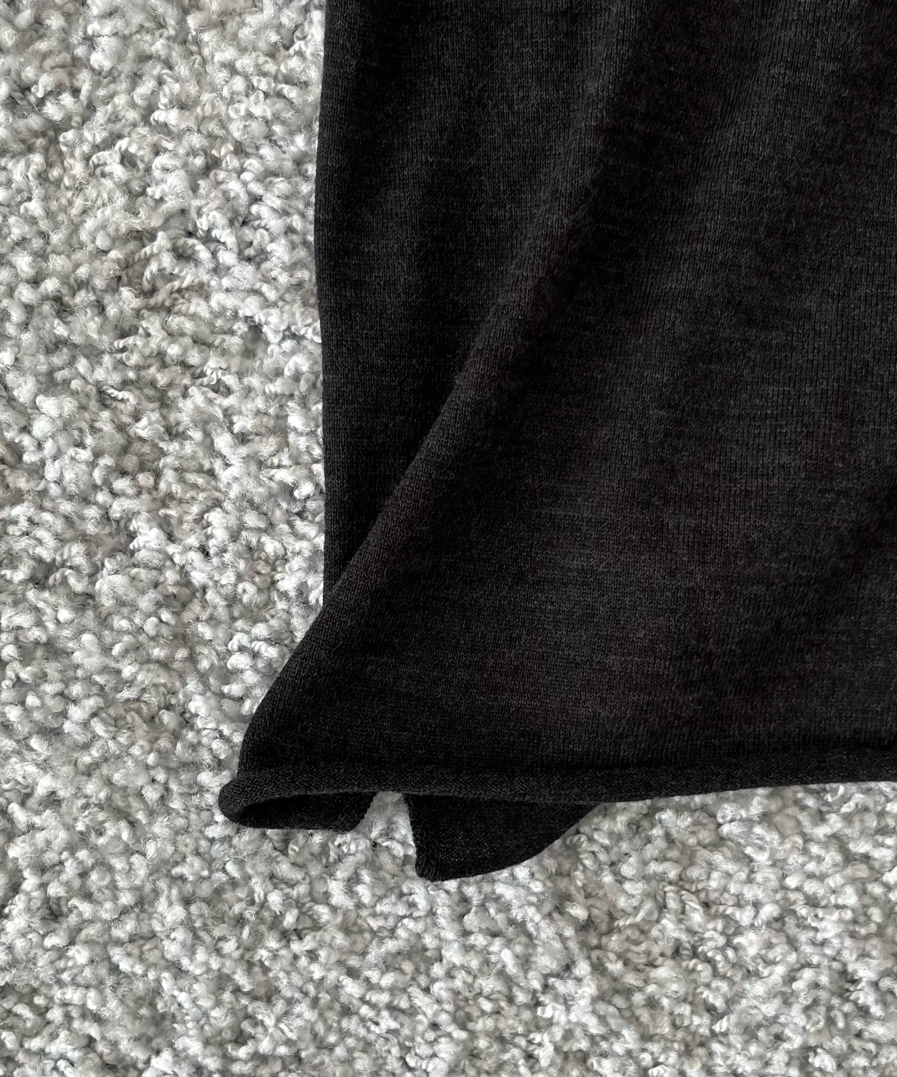 Fax Copy Express Afternoon stretch air off-shoulder top "DARK GREY"