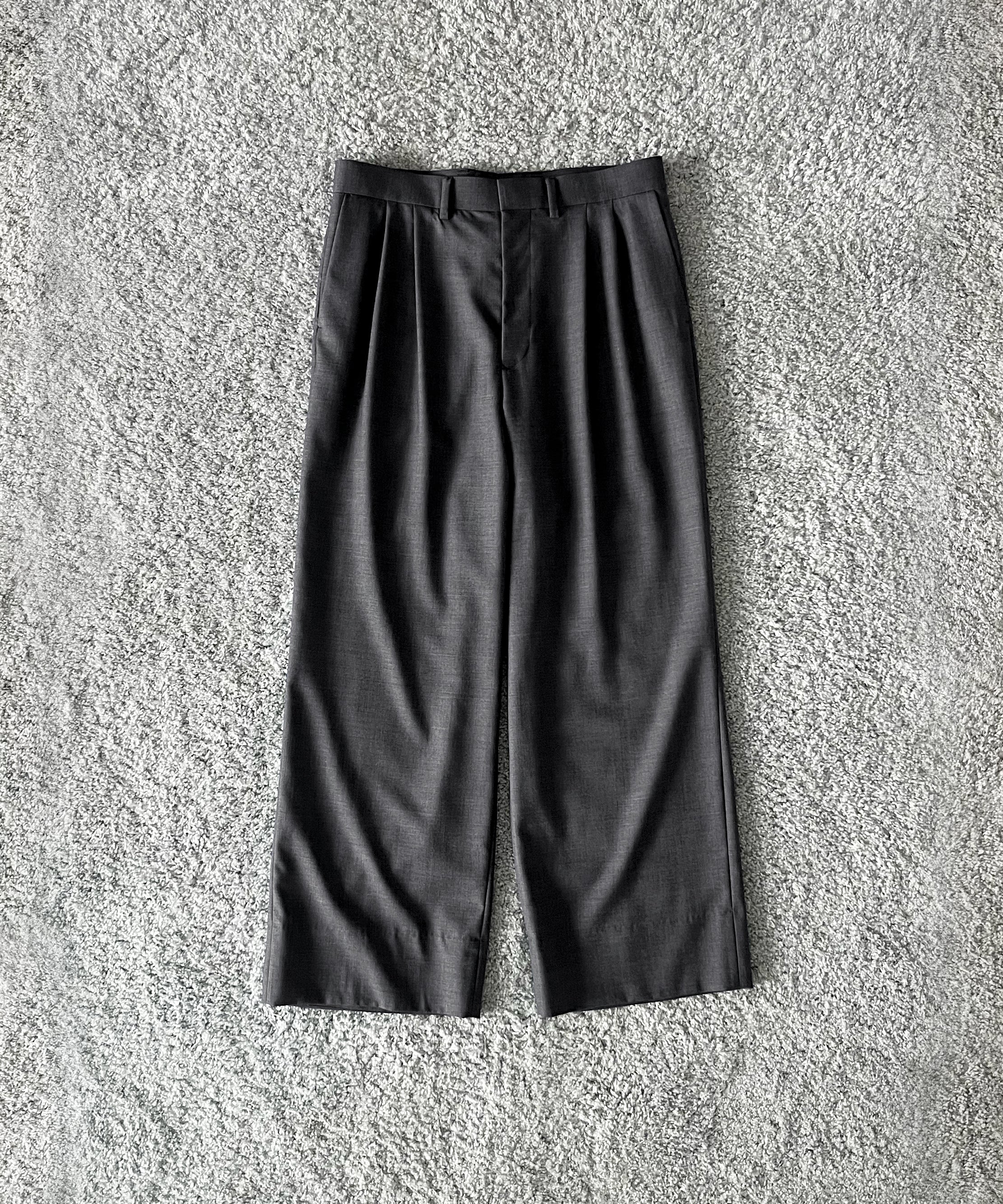 DEVINUSAGE Loose slacks "BLACK"