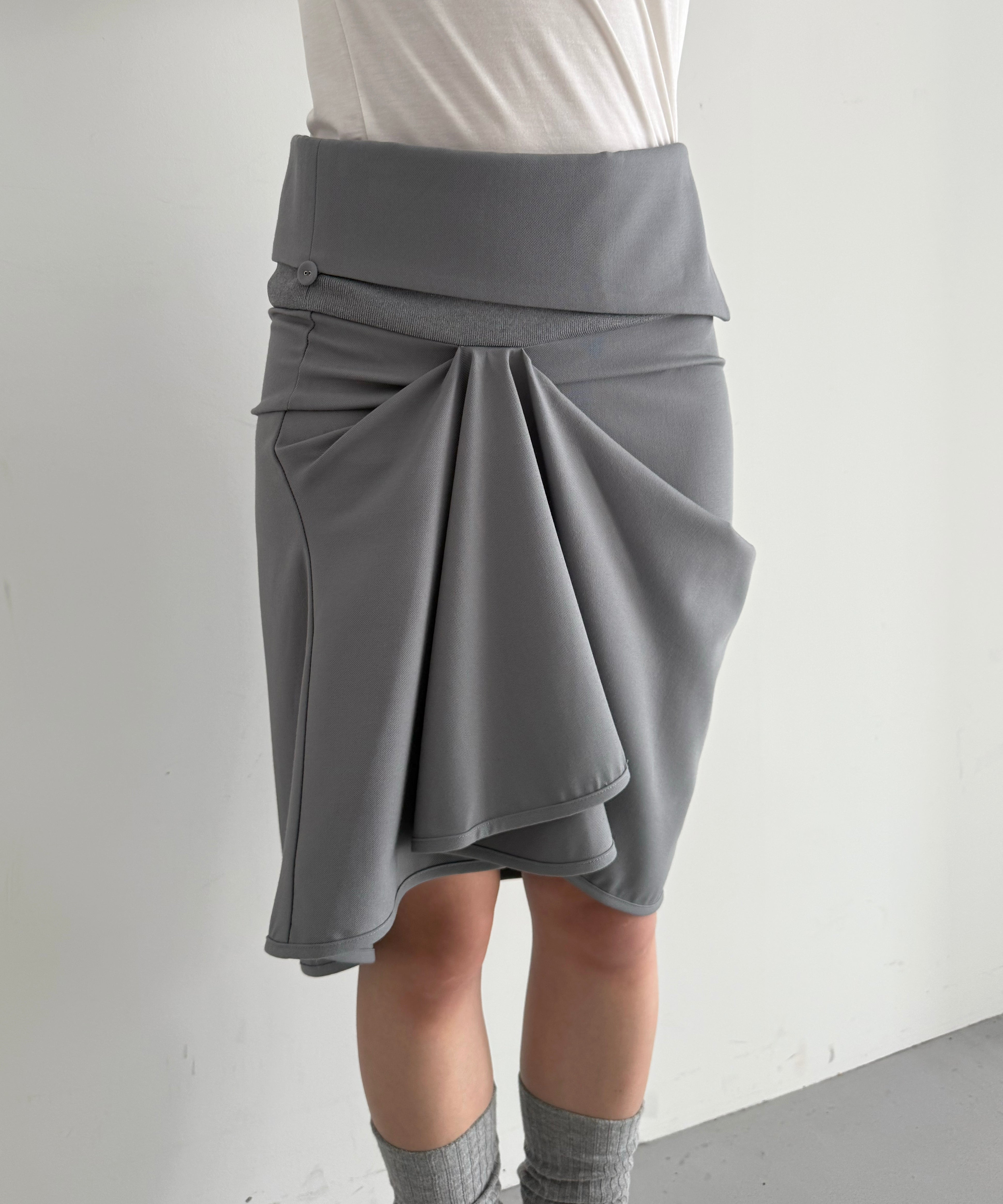 ULIKASANCTUS Brace unbalance skirt "CHARCOAL"