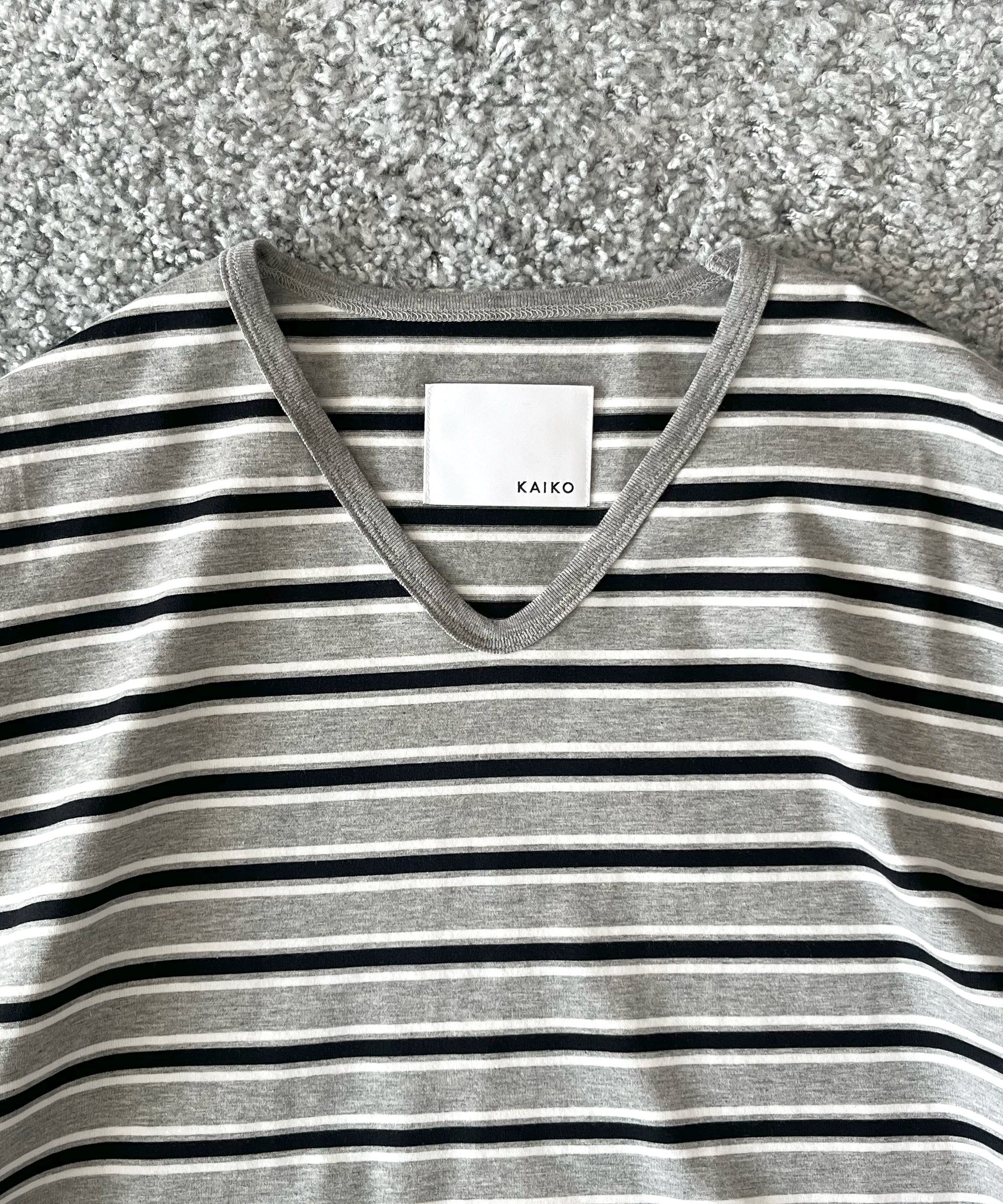 KAIKO V neck border t-shirts "TOP GRAY"