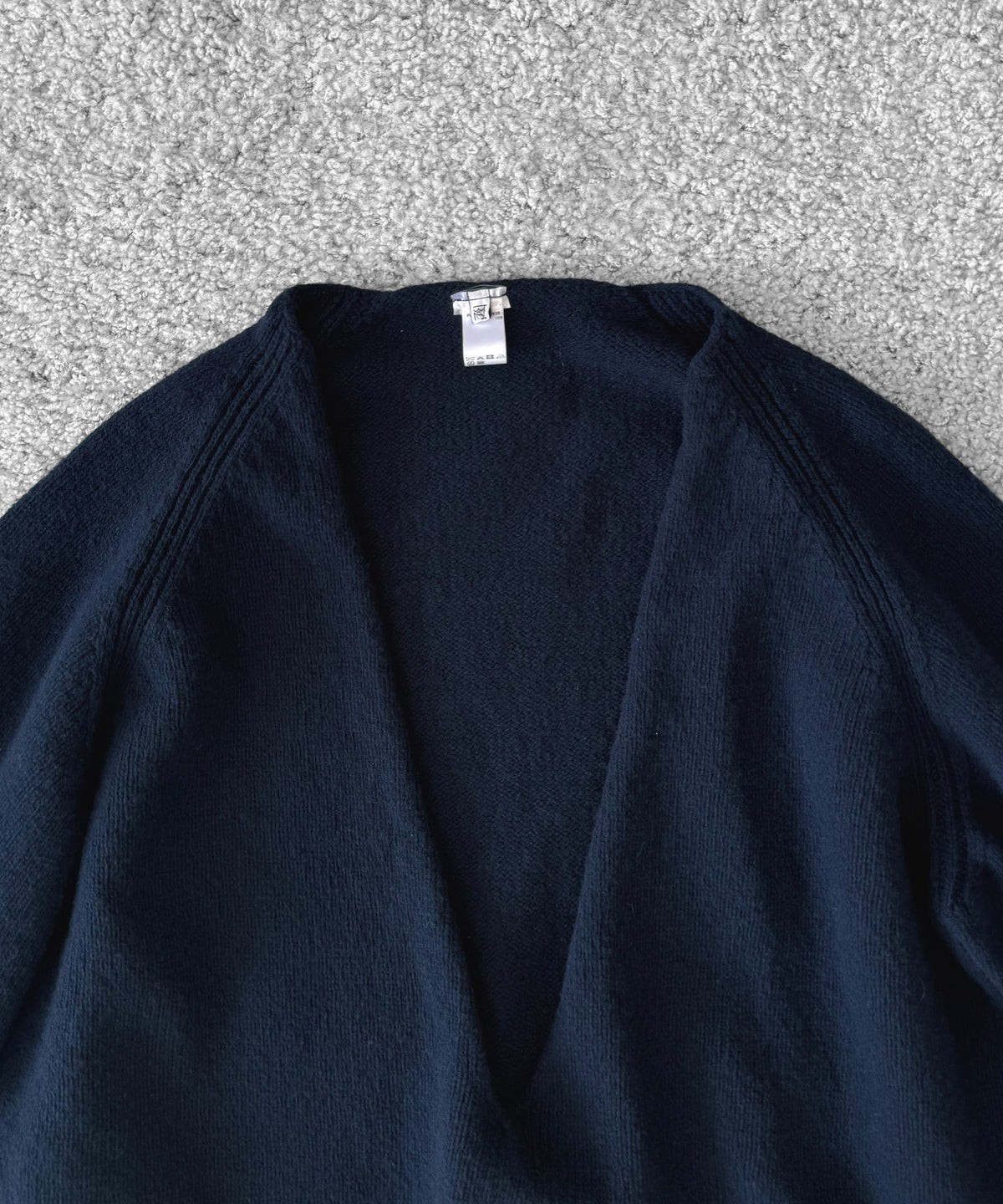 Baserange Soar v neck "NAVY"