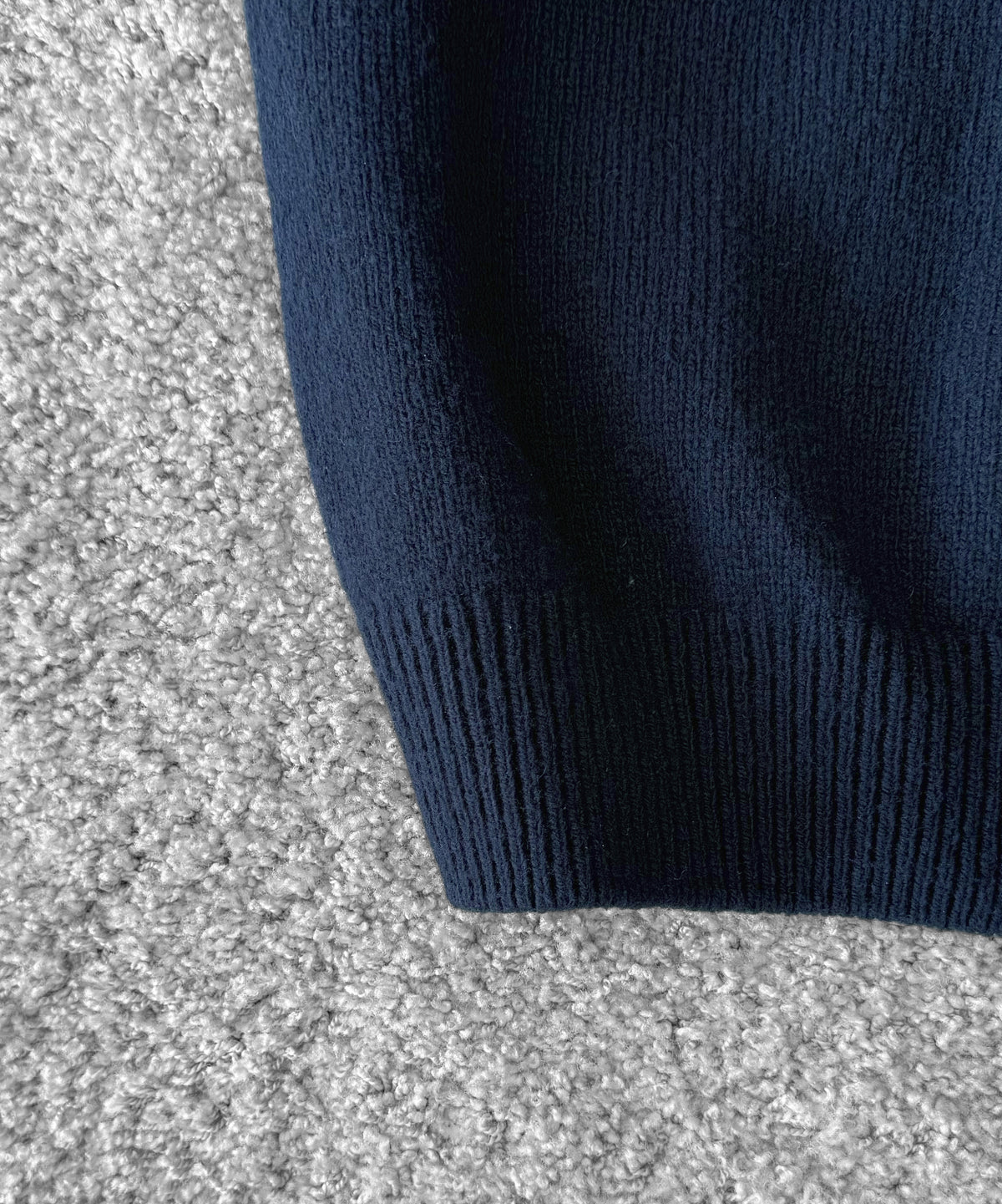Baserange Soar v neck "NAVY"