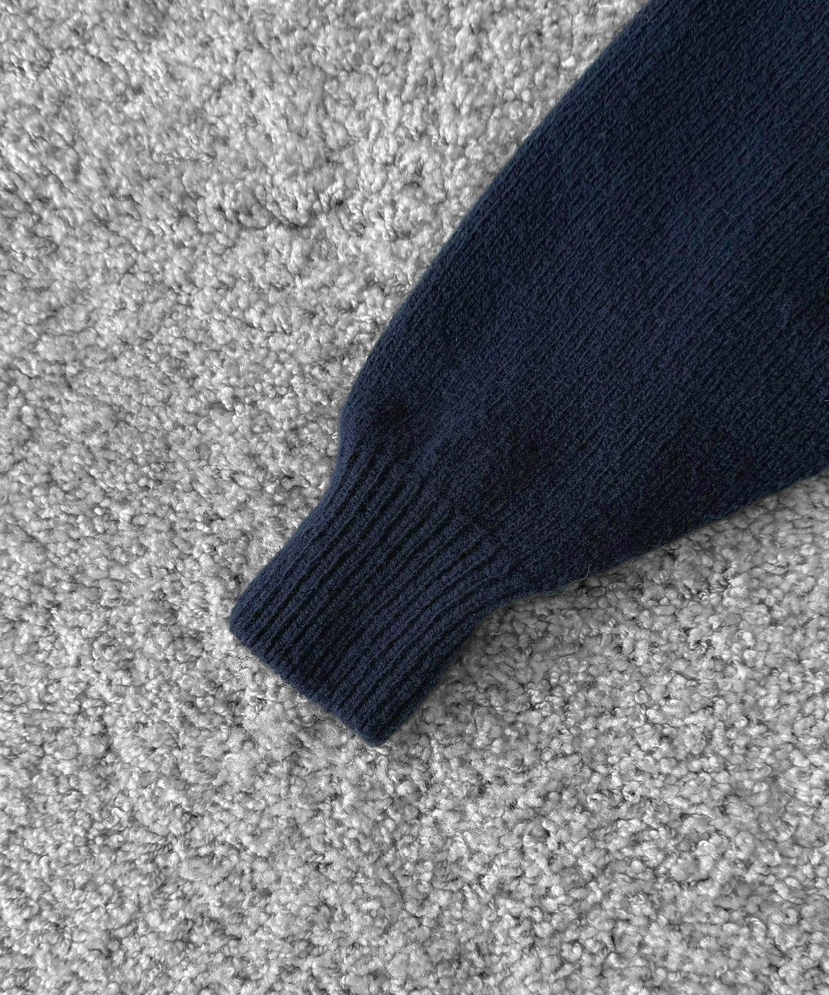 Baserange Soar v neck "NAVY"