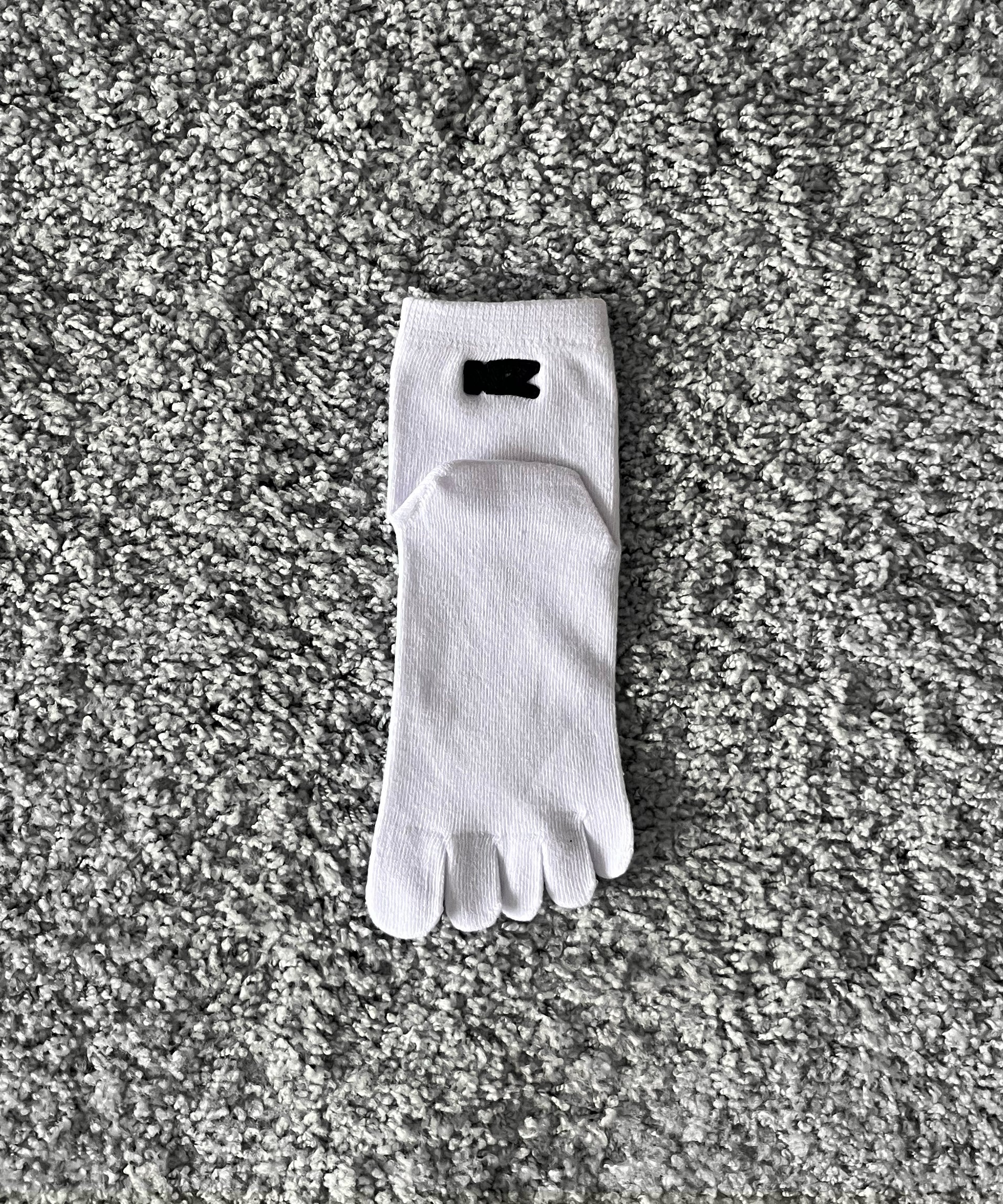 NATASHA ZINKO 3pack toe socks "WHITE"