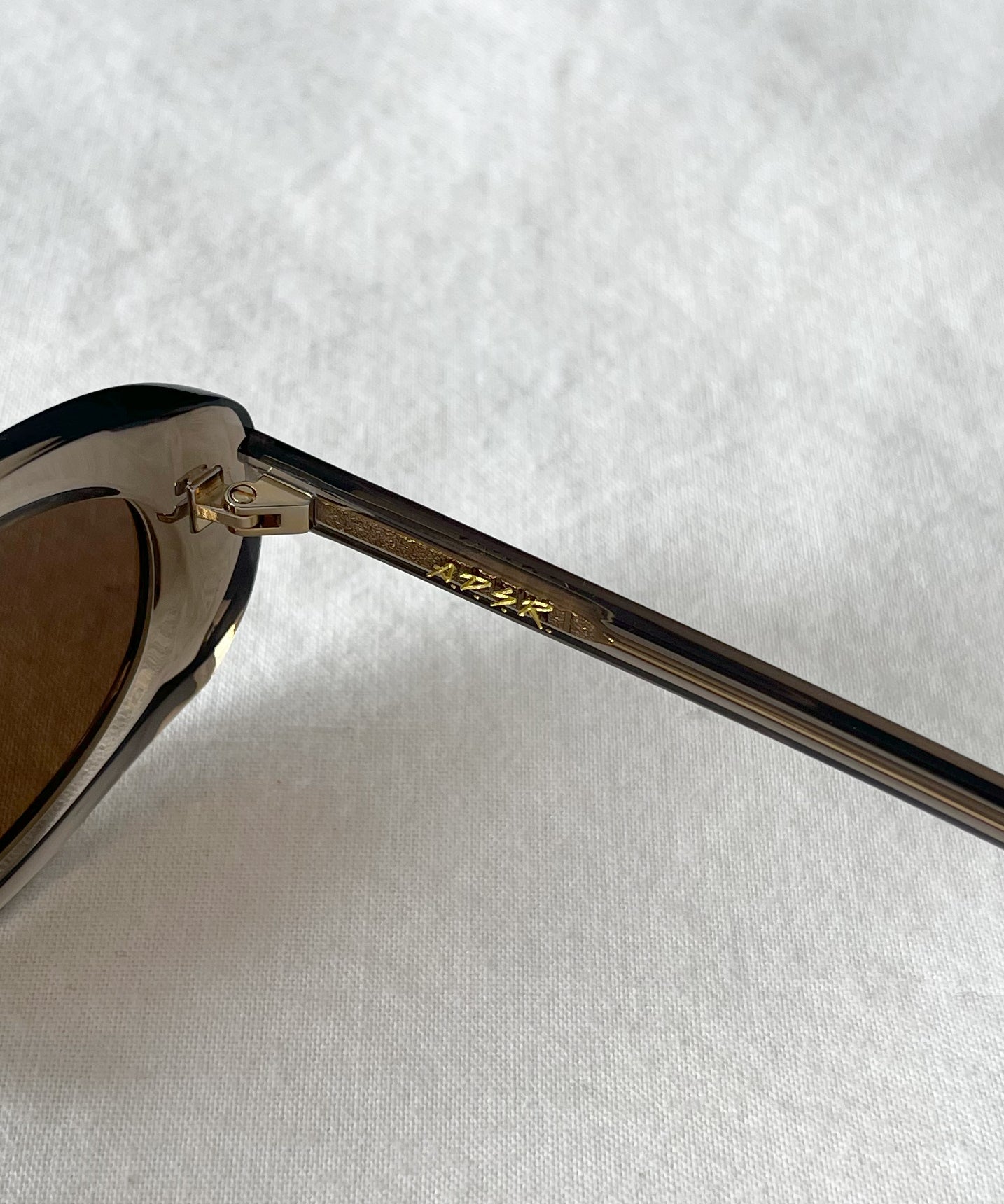 A.D.S.R. Iha “CLEAR BROWN”