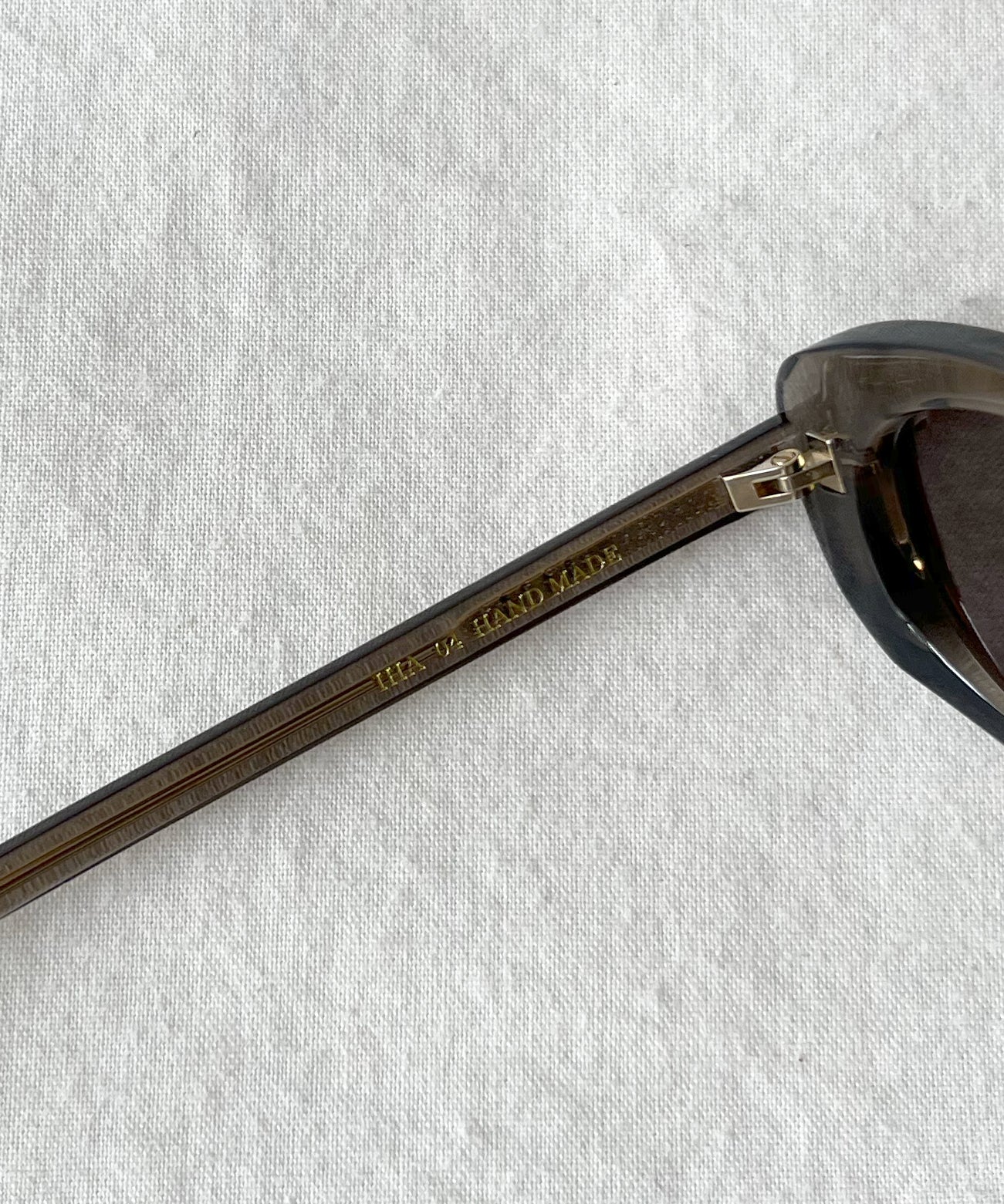 A.D.S.R. Iha “CLEAR BROWN”