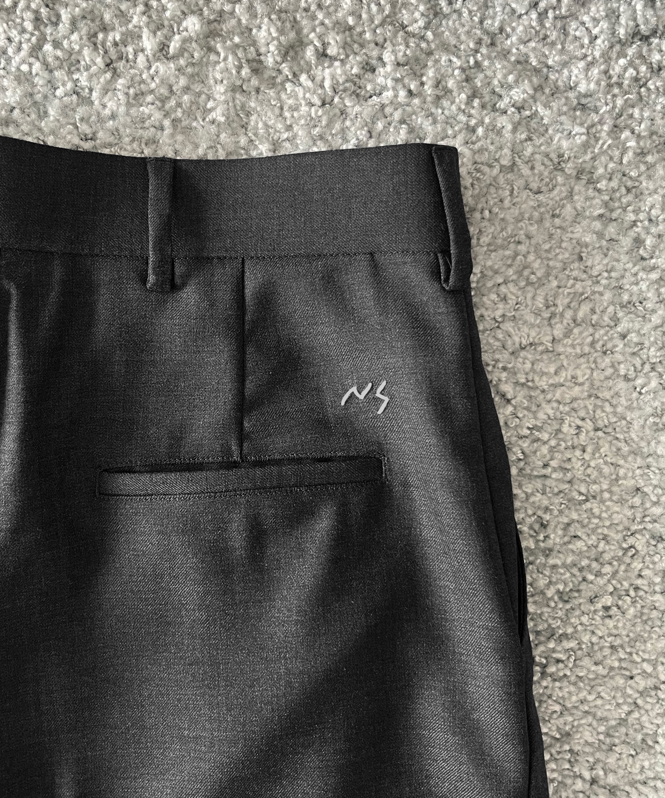 【EXCLUSIVE】NEONSIGN Anatomic straight slacks "CHARCOAL"