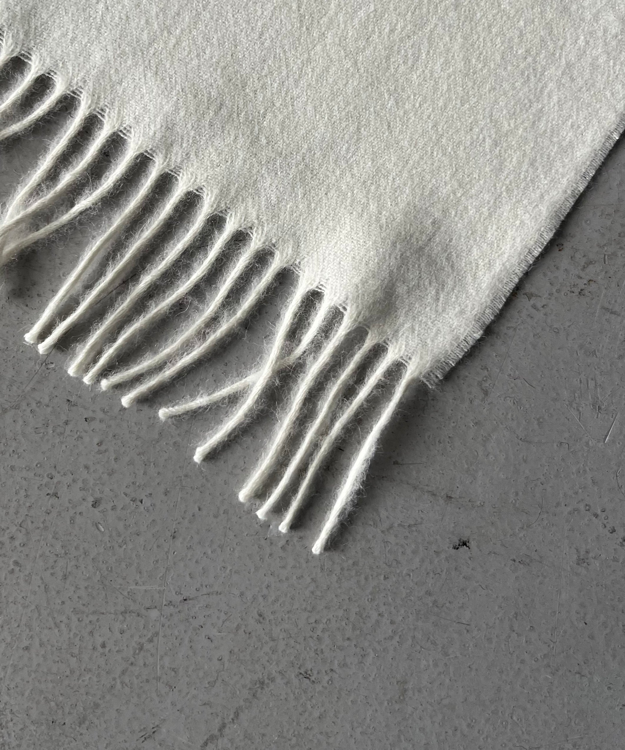 The Inoue Brothers Brushed scarf "ECRU"