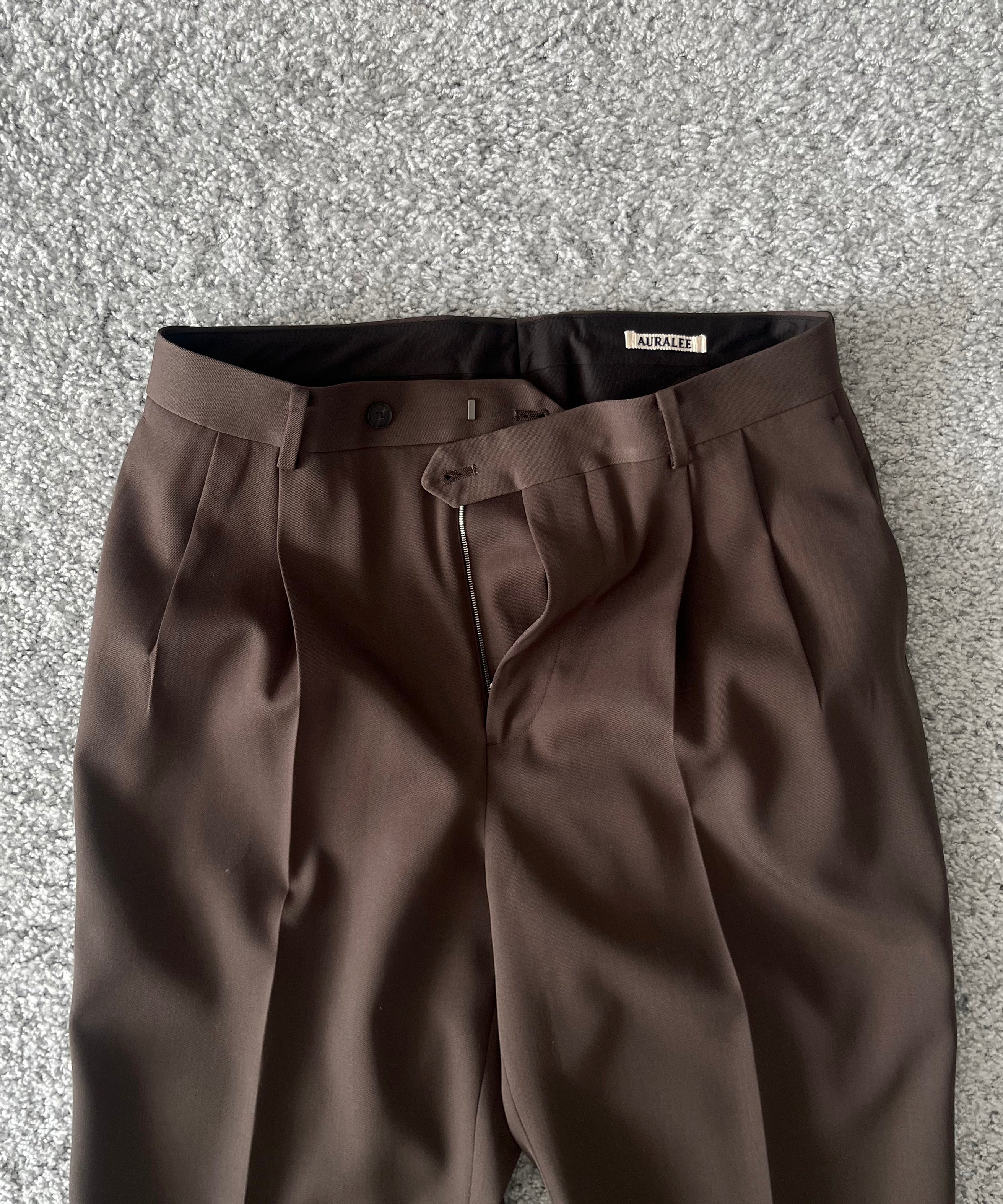 AURALEE Light wool max gabardine two-tuck slacks "TOP BLACK"