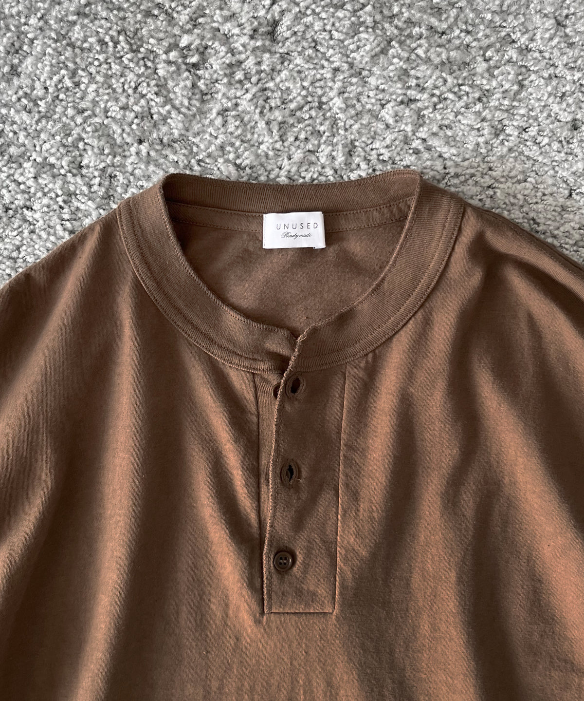 UNUSED Us2592 long-sleeve henry neck t-shirt "BROWN"